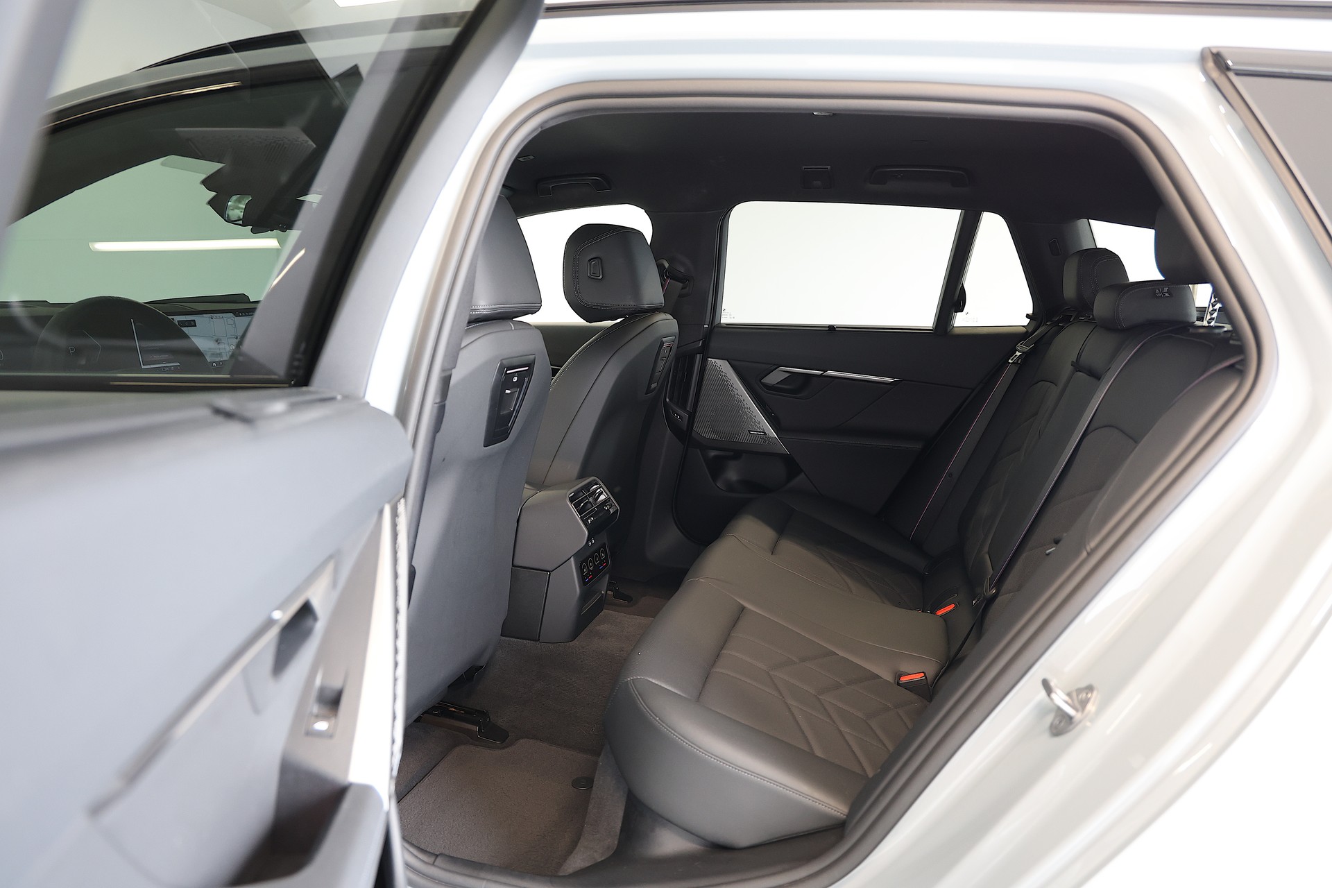 BMW 520d xDrive 48V Touring M Sport Pro Steptronic-image-19