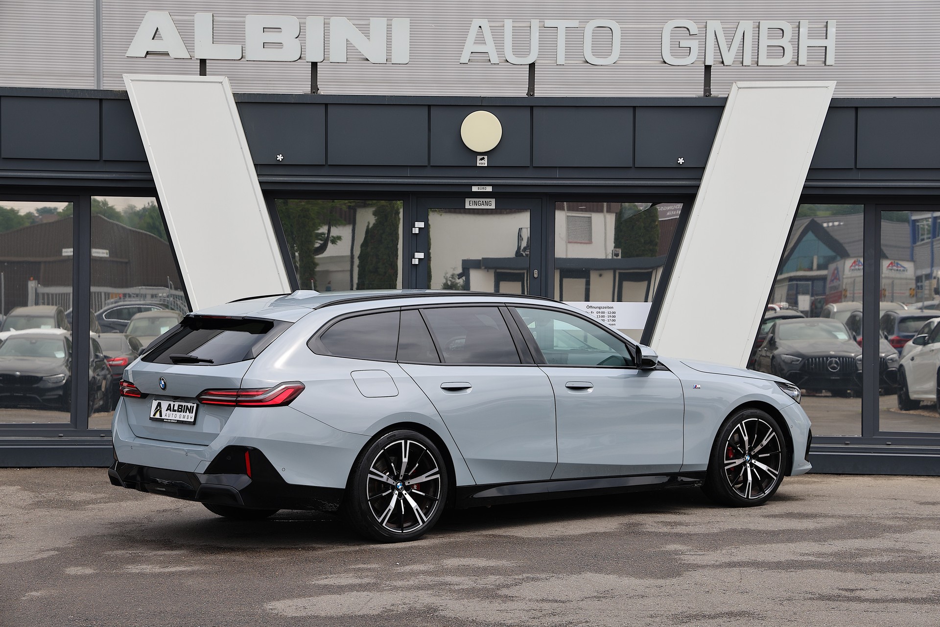 BMW 520d xDrive 48V Touring M Sport Pro Steptronic-showroom-element-2