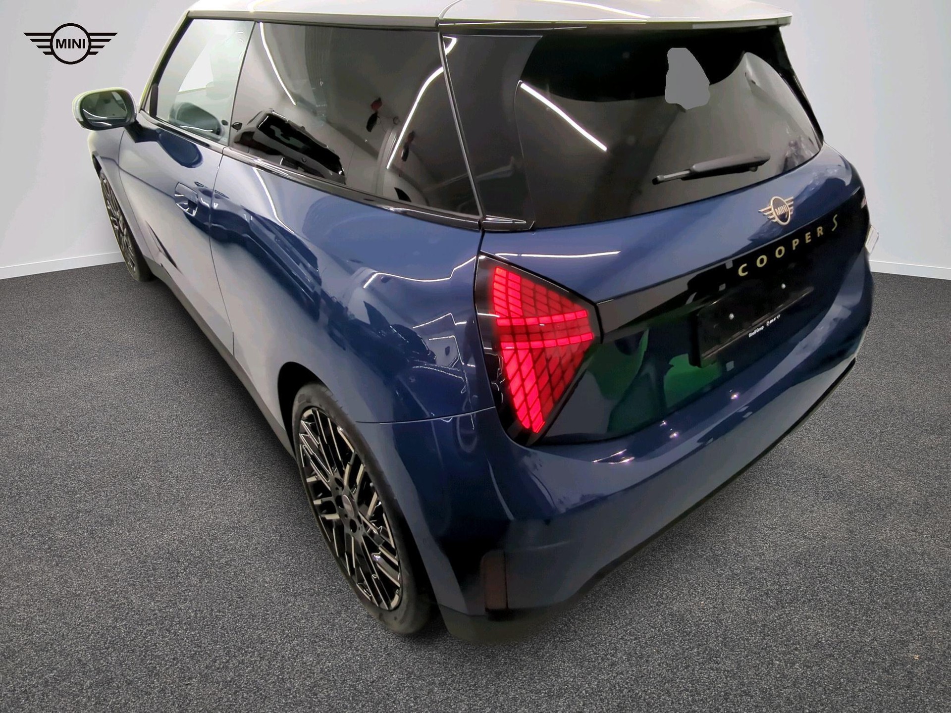 MINI Cooper SE-showroom-element-3