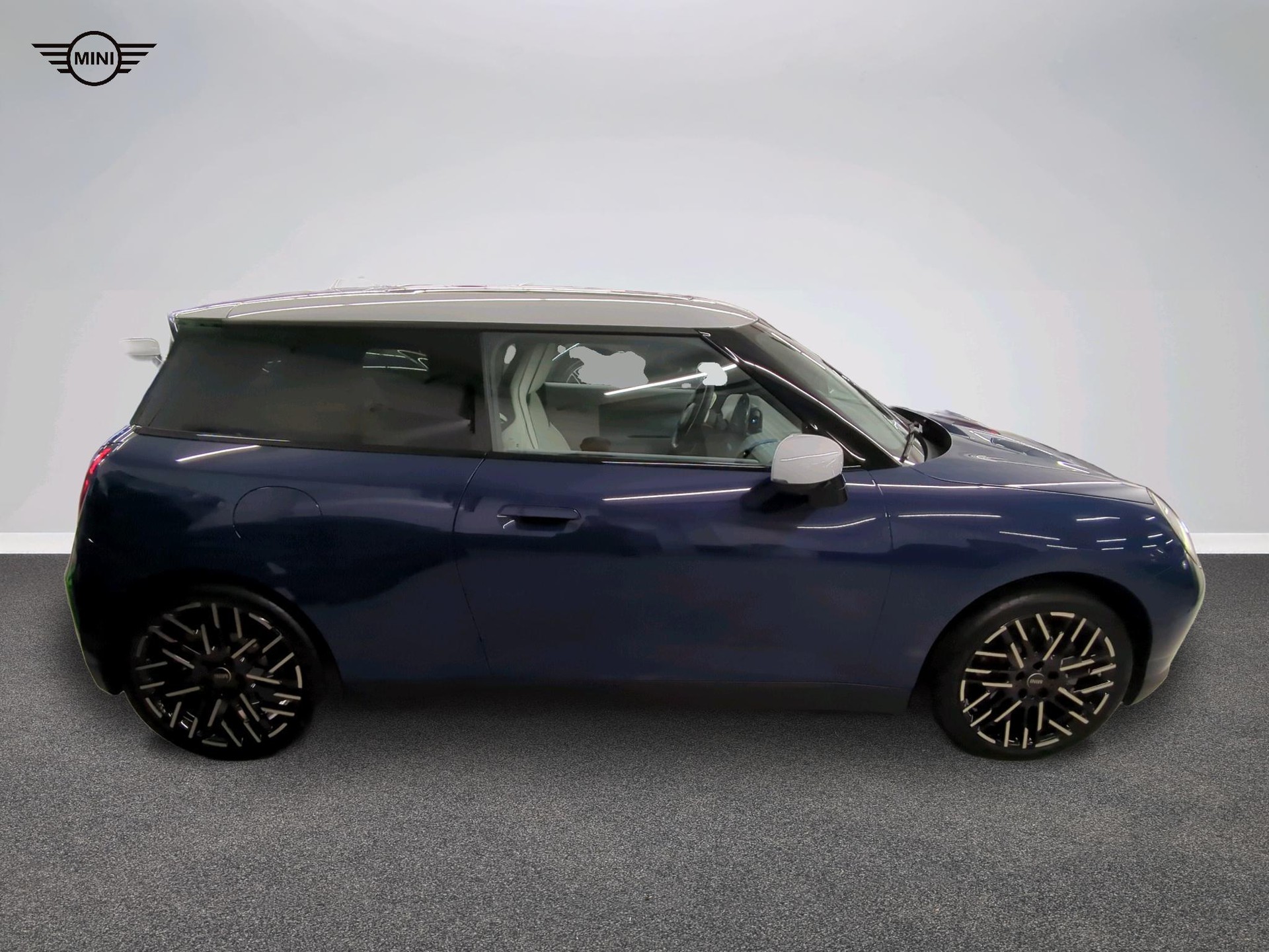 MINI Cooper SE-showroom-element-1