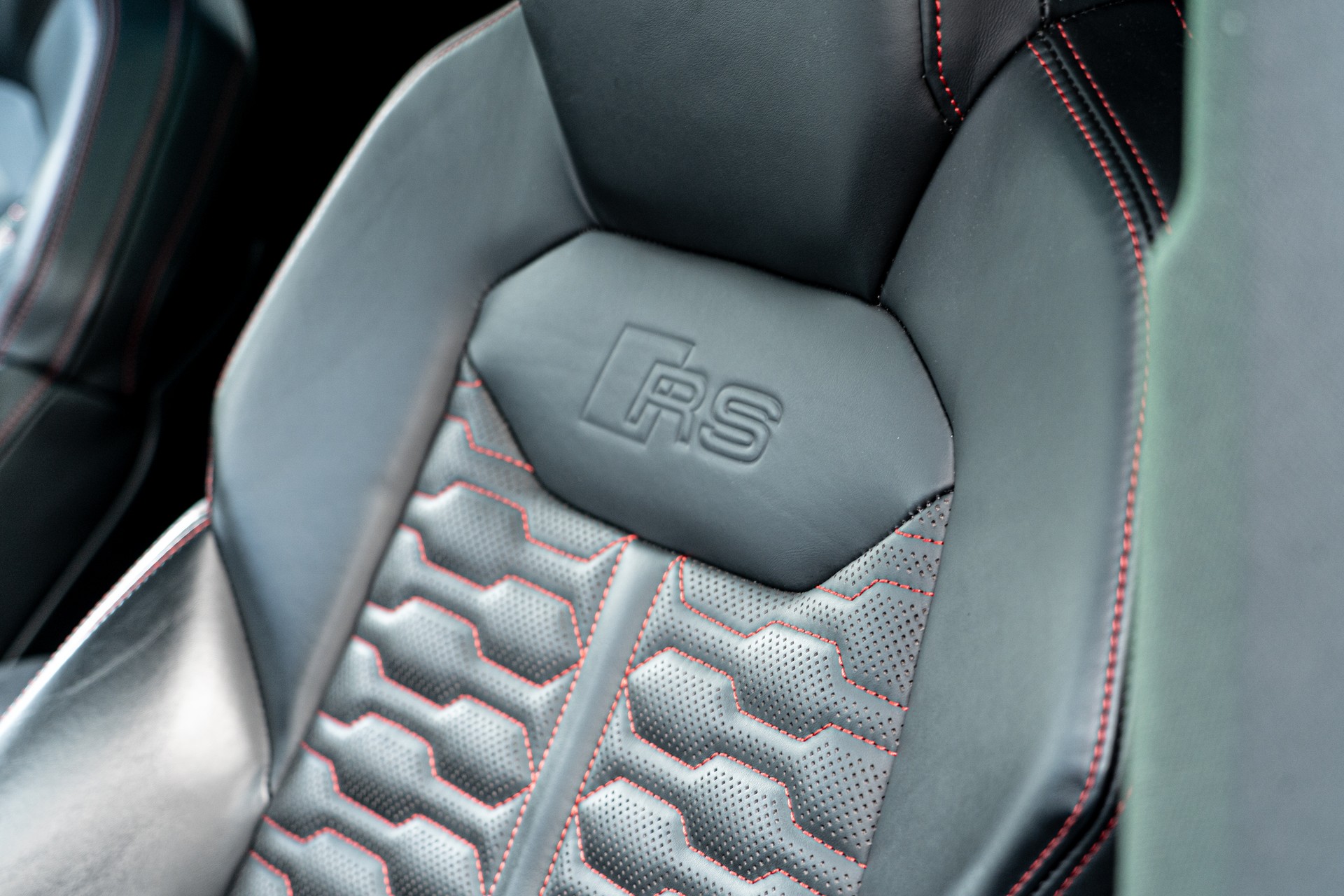 AUDI RSQ8 quattro tiptronic-image-26