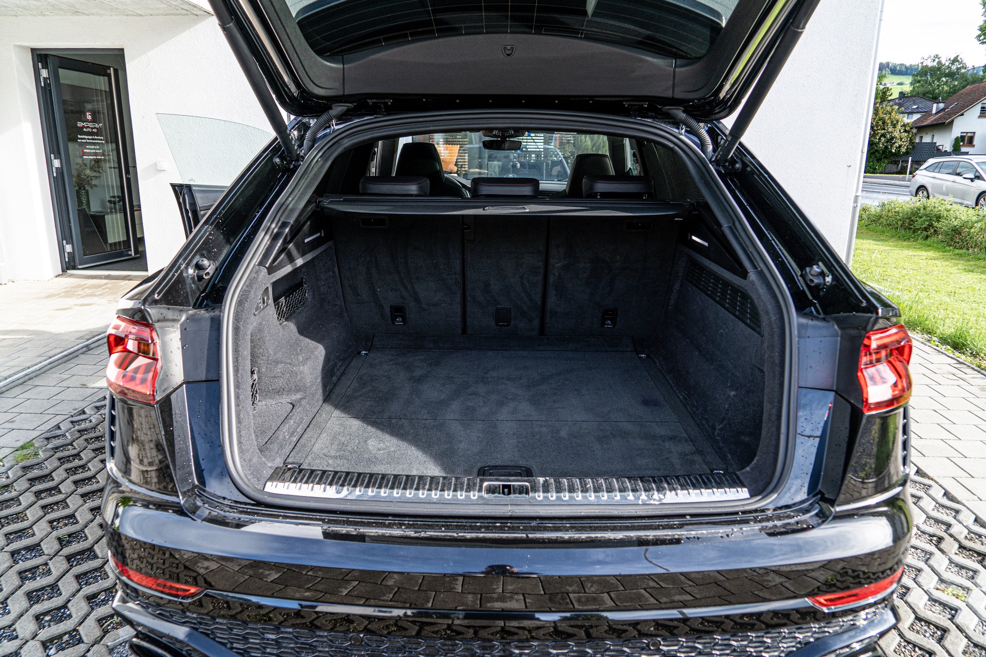 AUDI RSQ8 quattro tiptronic-image-31