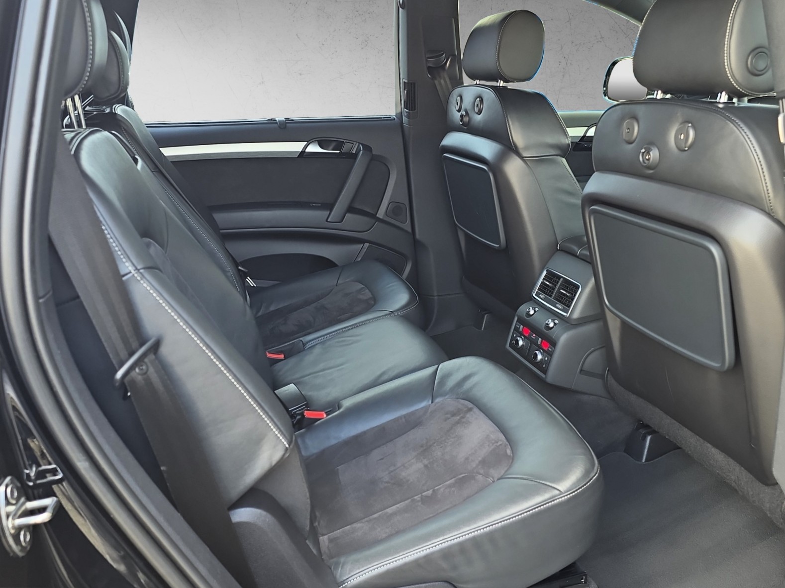 AUDI Q7 3.0 TDI S-Line quattro tiptronic Luftfederung 7-Sitzer-image-15