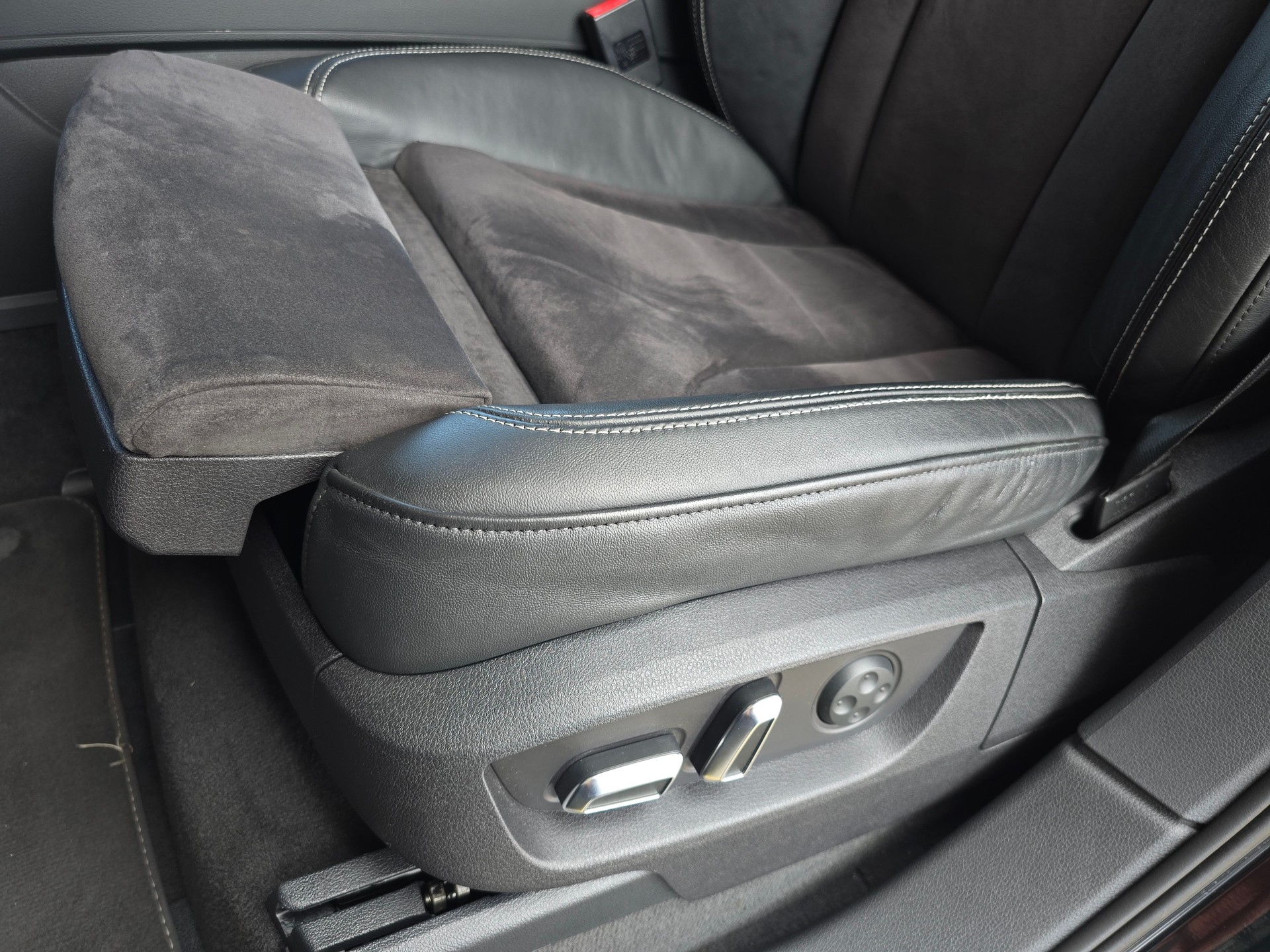 AUDI Q7 3.0 TDI S-Line quattro tiptronic Luftfederung 7-Sitzer-image-31