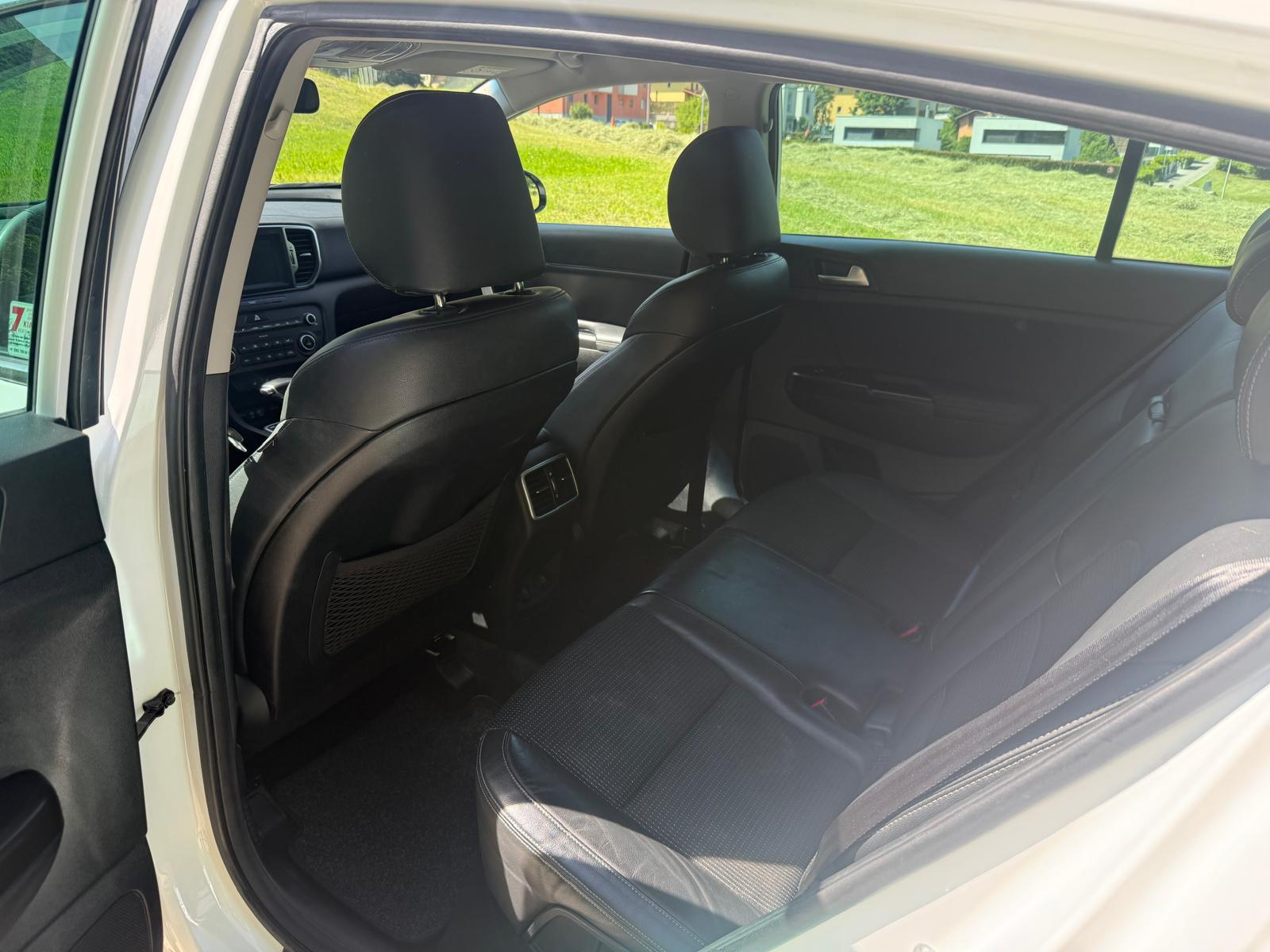 KIA Sportage 2.0CRDi LX 4WD Automat-image-9