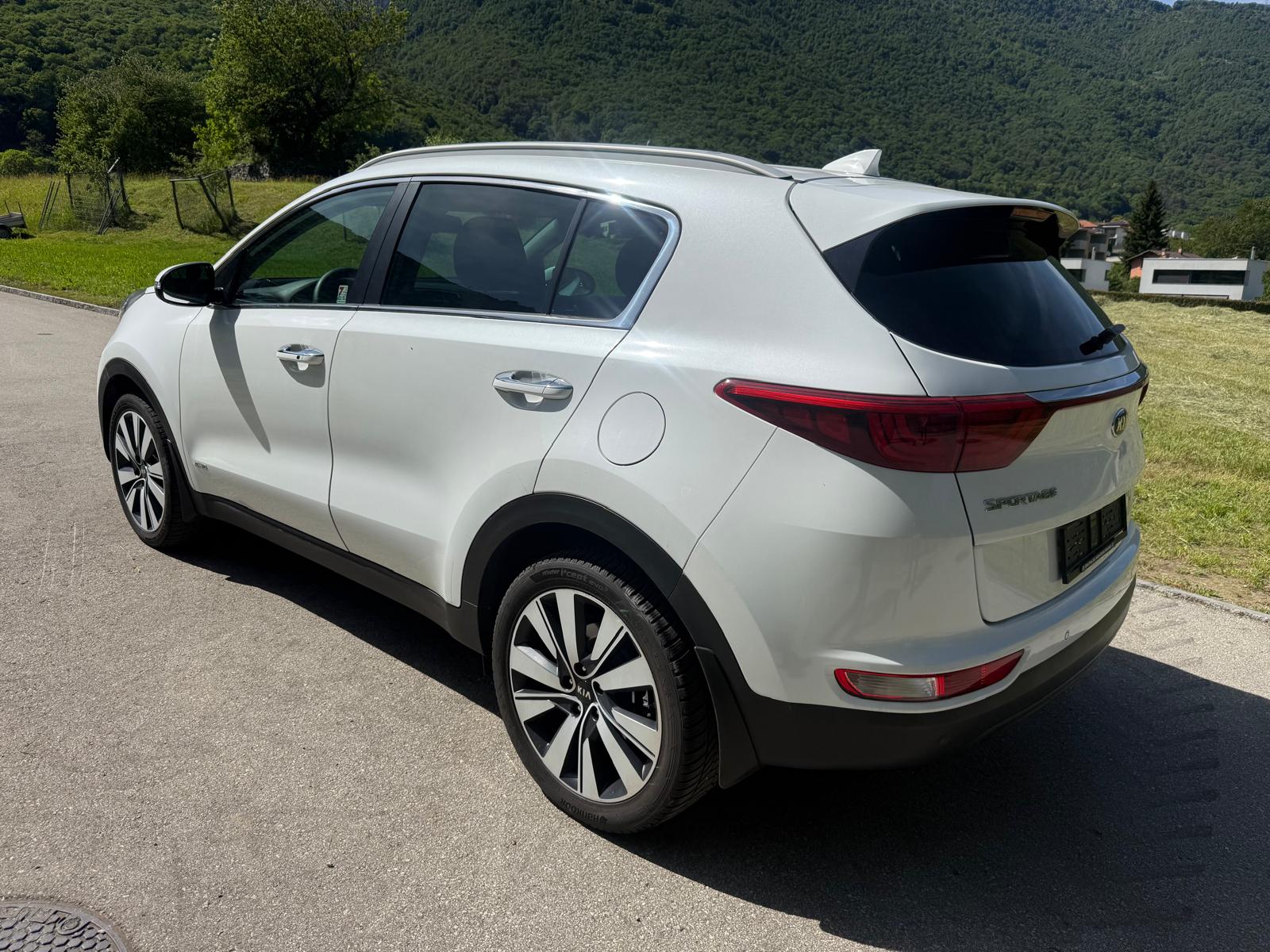 KIA Sportage 2.0CRDi LX 4WD Automat-image-6