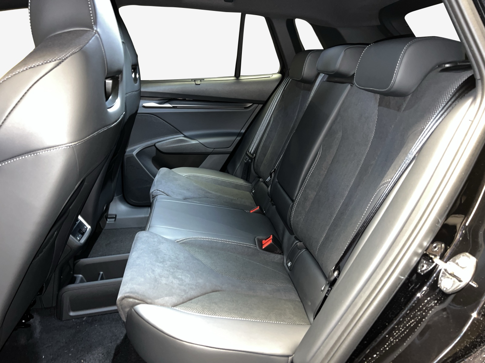 SKODA Elroq 85x Sportline 4x4-image-10