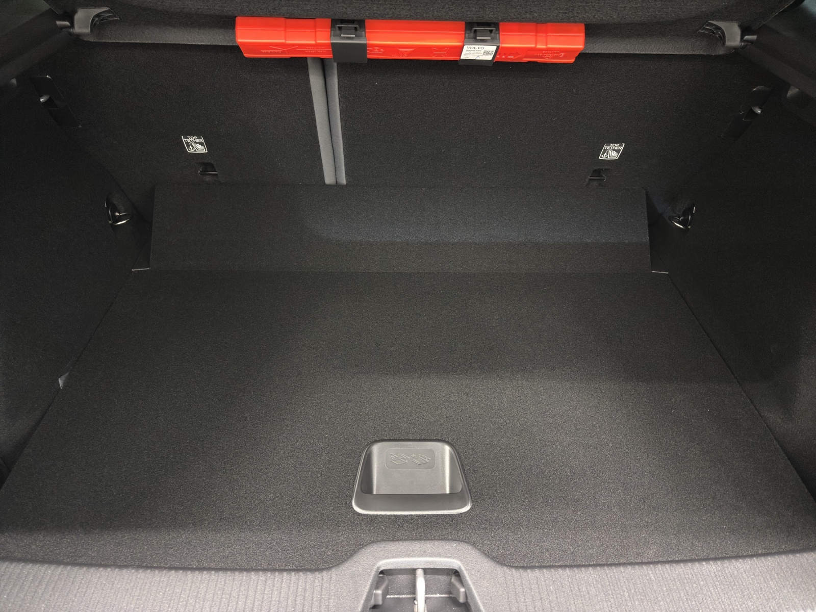 VOLVO EX30 Plus XCENTRIC Black Edition-image-11