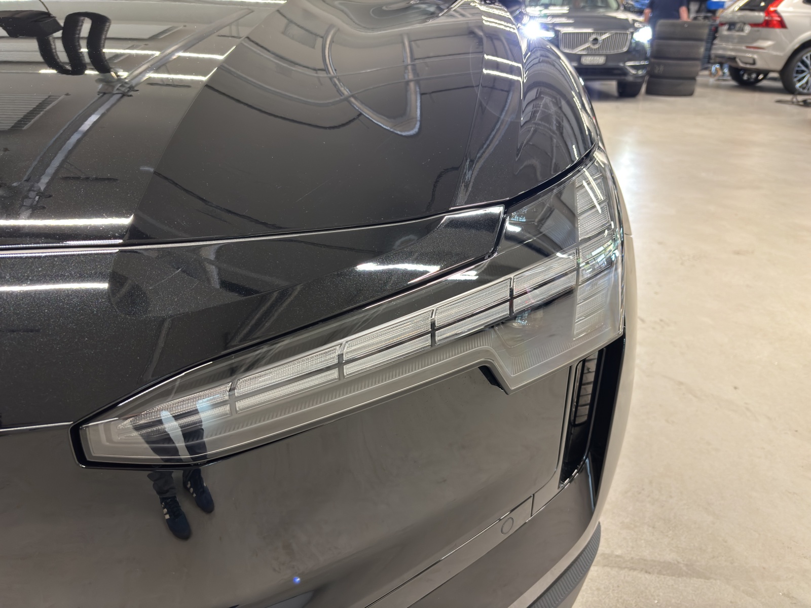 VOLVO EX30 Plus XCENTRIC Black Edition-image-12