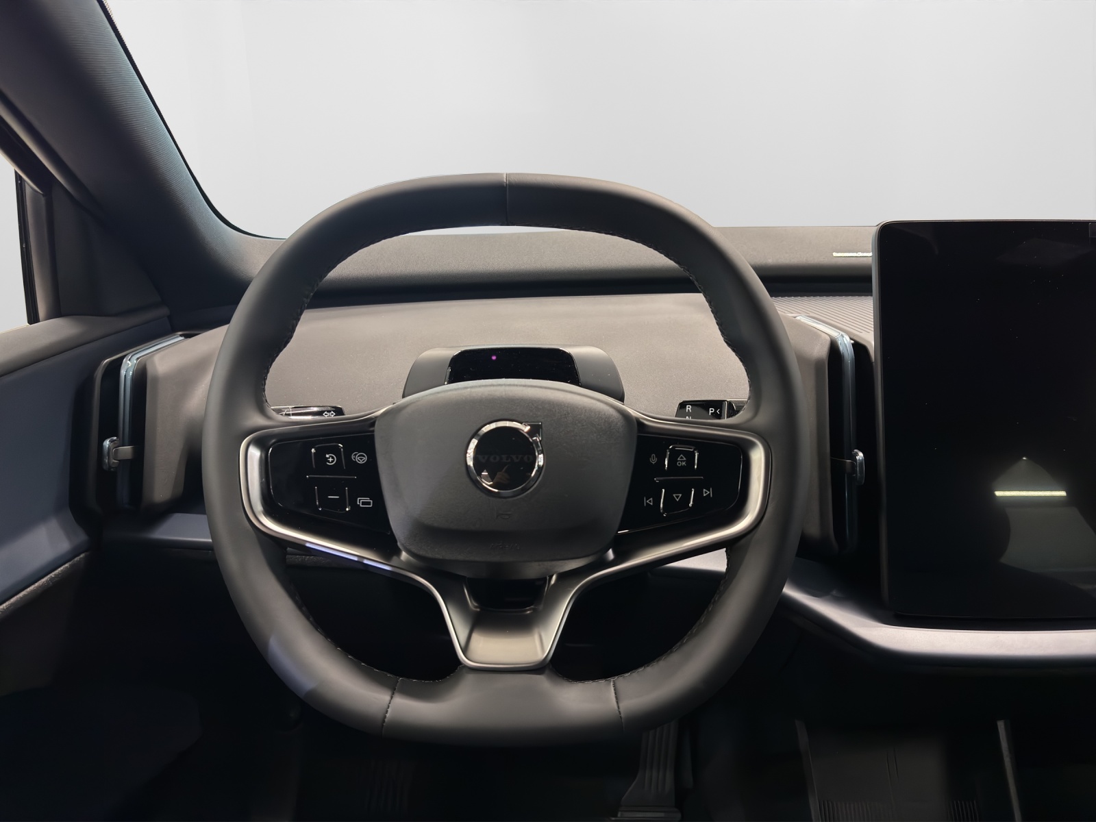 VOLVO EX30 Plus XCENTRIC Black Edition-image-6