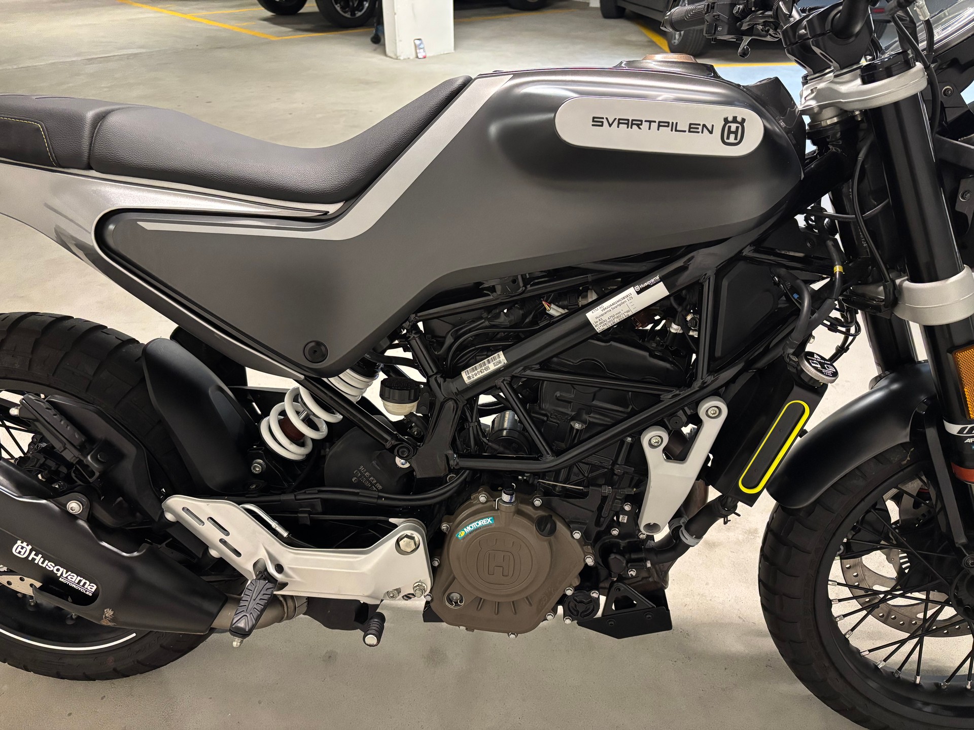 HUSQVARNA Svartpilen 125-image-5