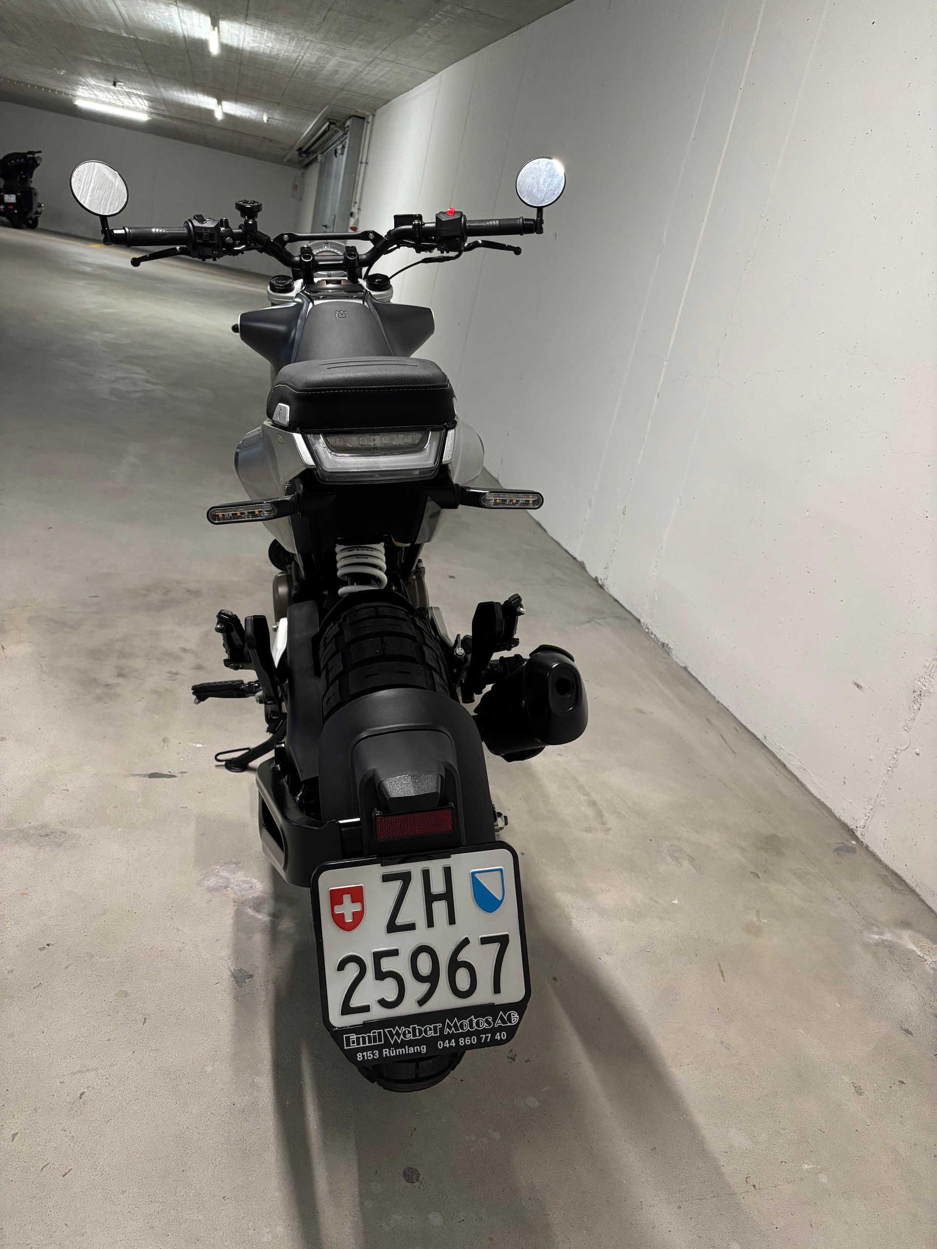 HUSQVARNA Svartpilen 125-image-8