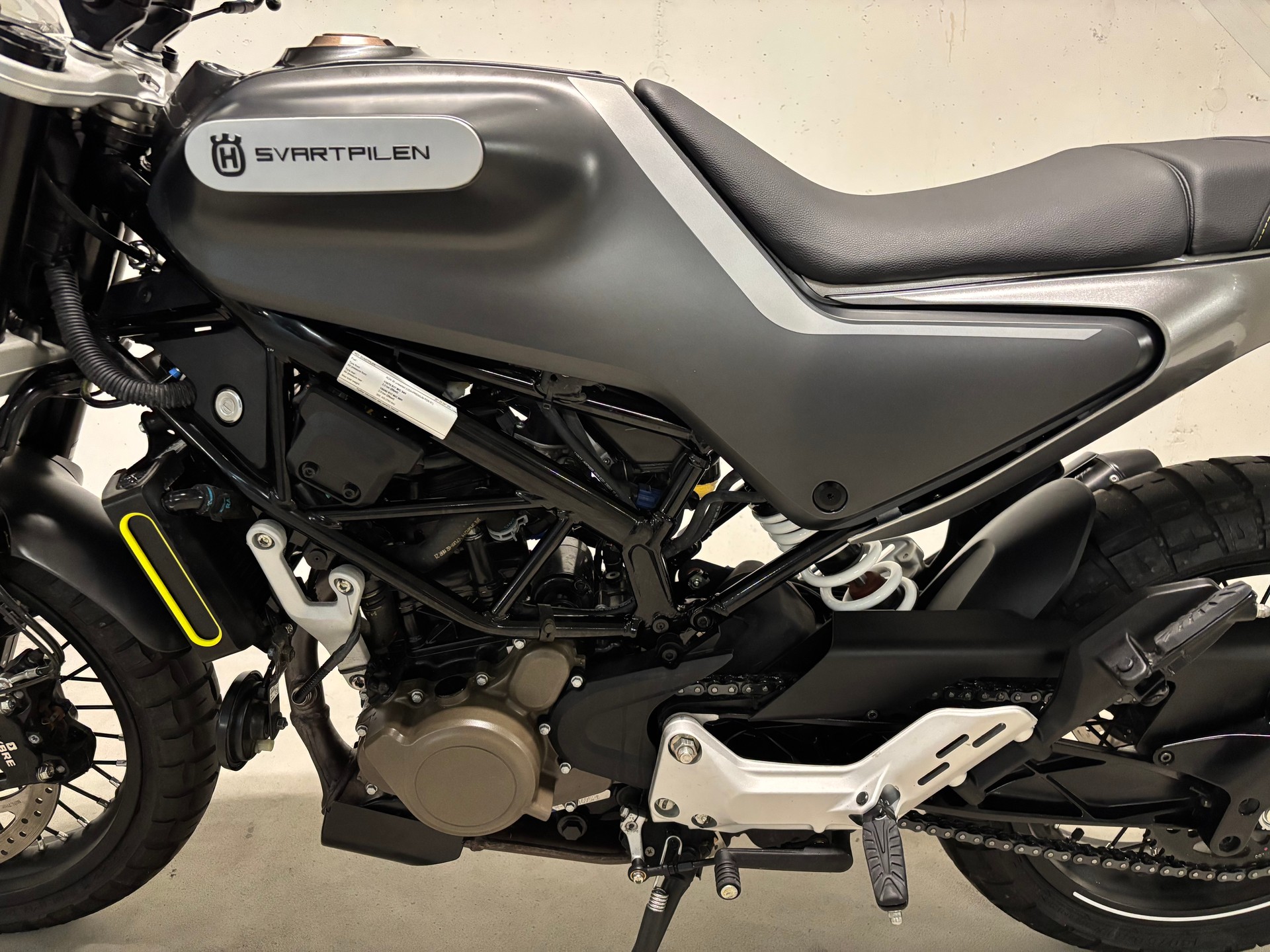 HUSQVARNA Svartpilen 125-image-3