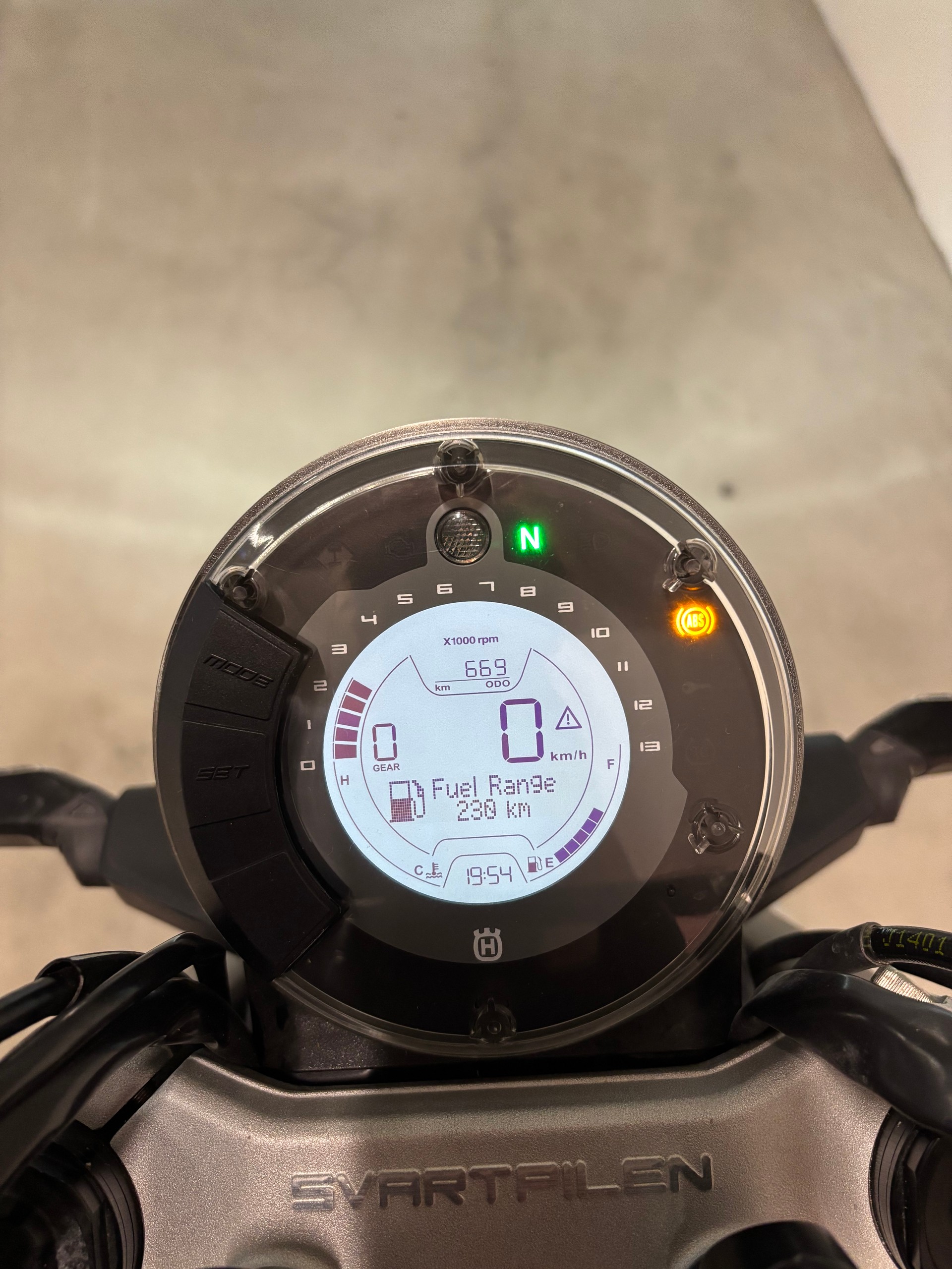 HUSQVARNA Svartpilen 125-image-10