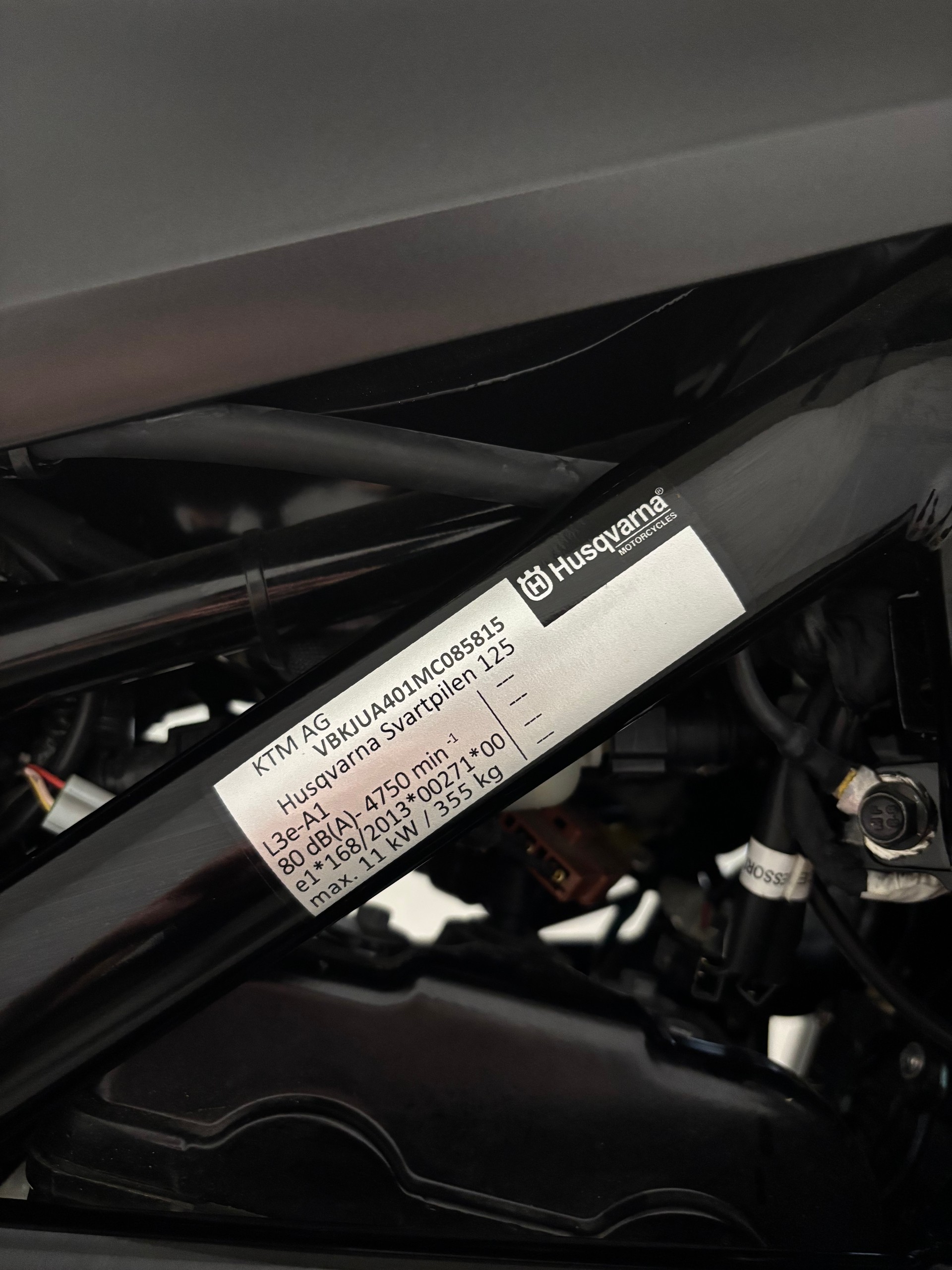 HUSQVARNA Svartpilen 125-image-6
