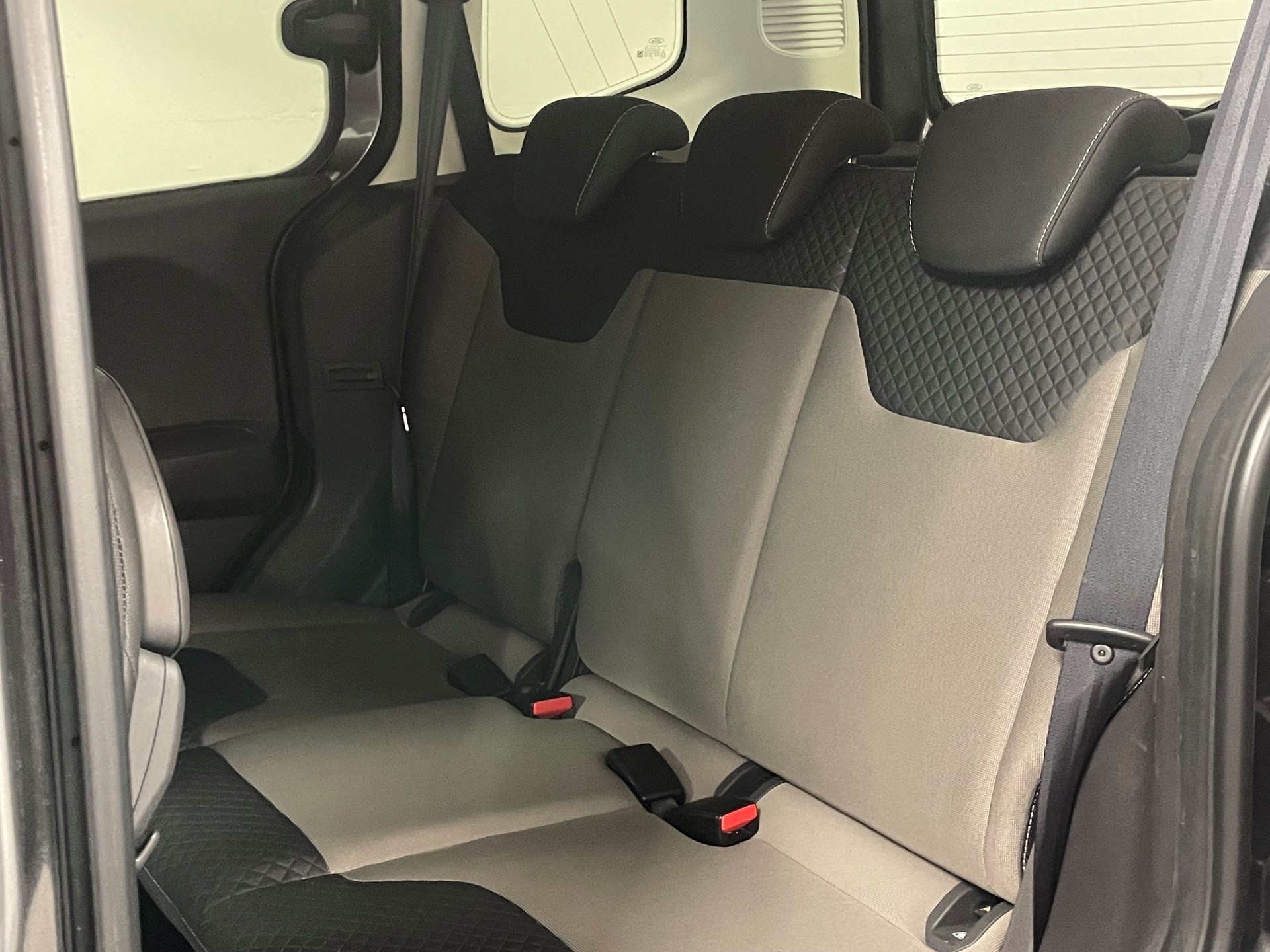 FORD Tourneo Courier 1.0 SCTi Titanium-image-8