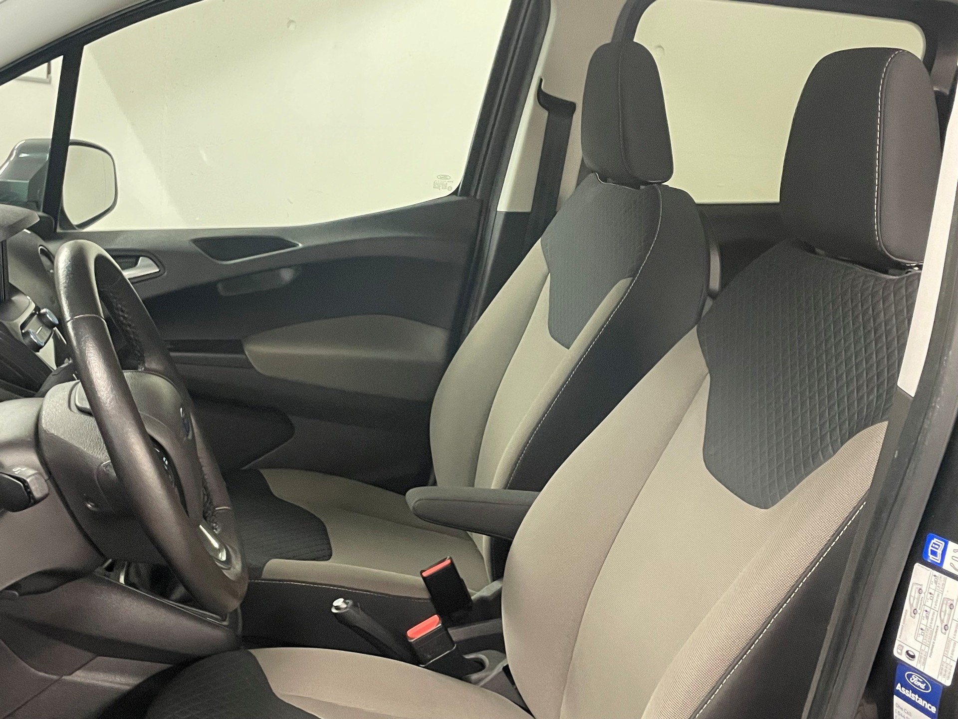 FORD Tourneo Courier 1.0 SCTi Titanium-image-6