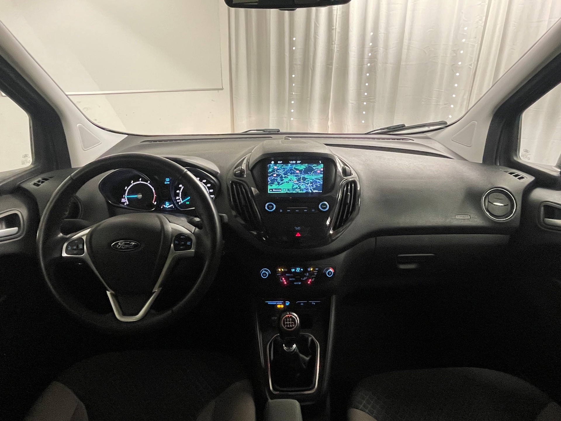 FORD Tourneo Courier 1.0 SCTi Titanium-image-5