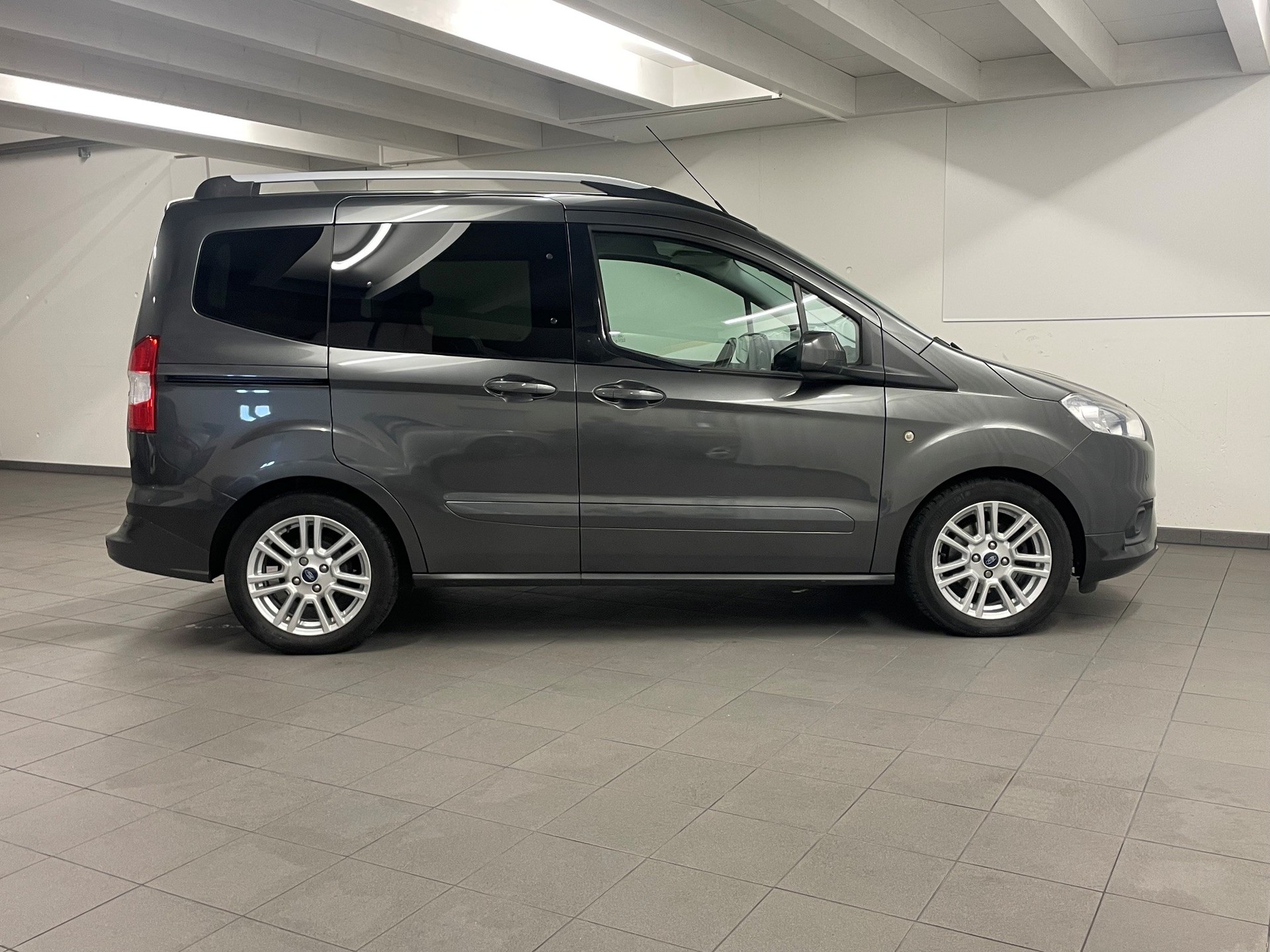 FORD Tourneo Courier 1.0 SCTi Titanium-image-1