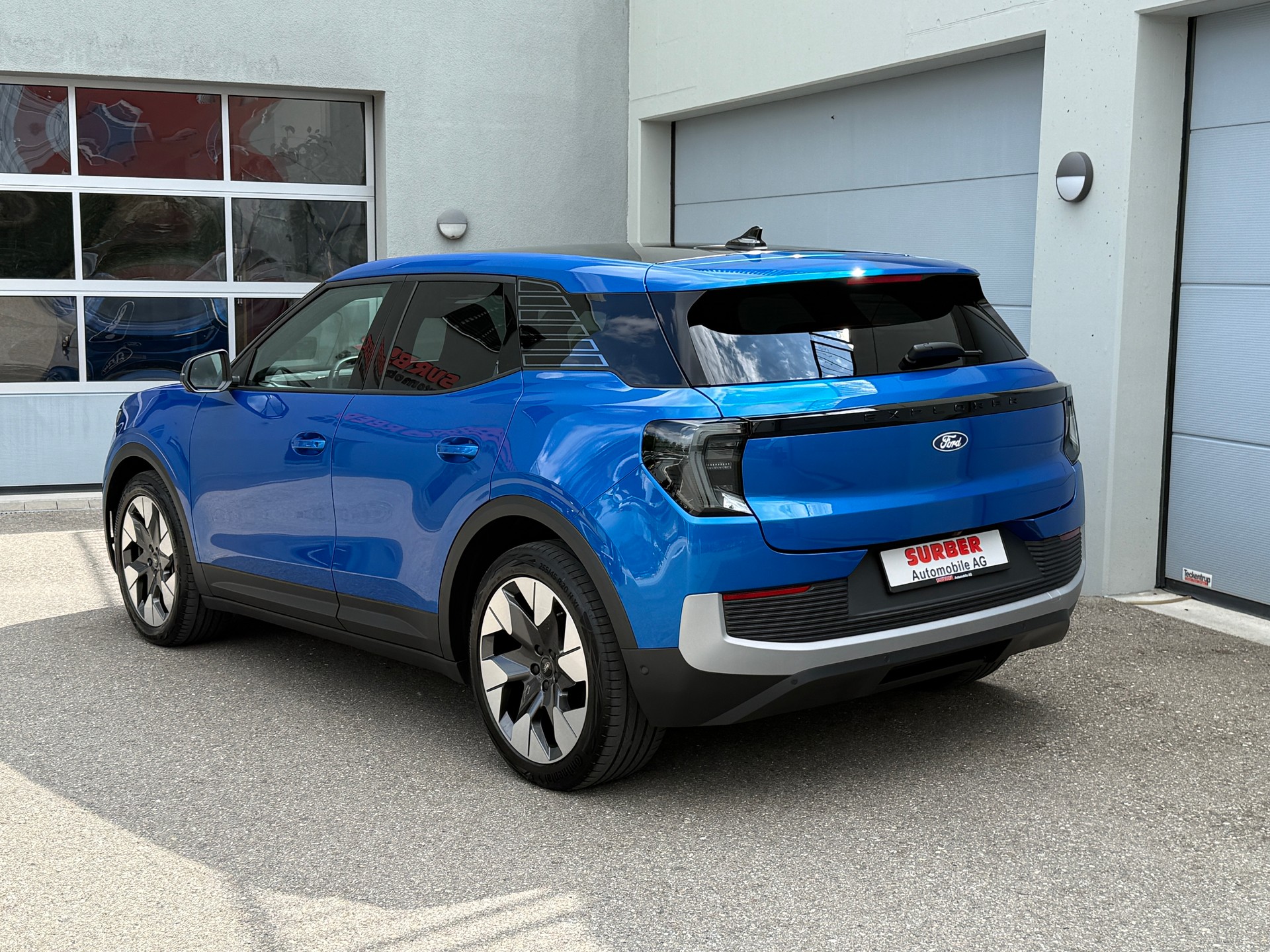 FORD Explorer Elektro 77kWh Extended Range PREMIUM mit Anhängerkupplung, Wärmepumpe & Panoramadach-image-4