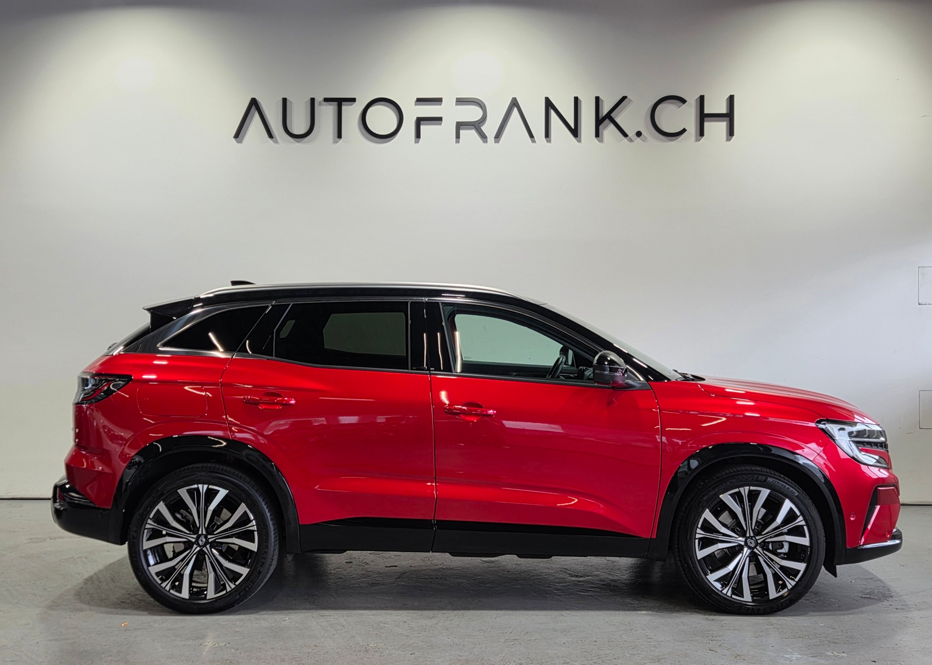 RENAULT Austral 1.2 E-Tech iconic-showroom-element-1