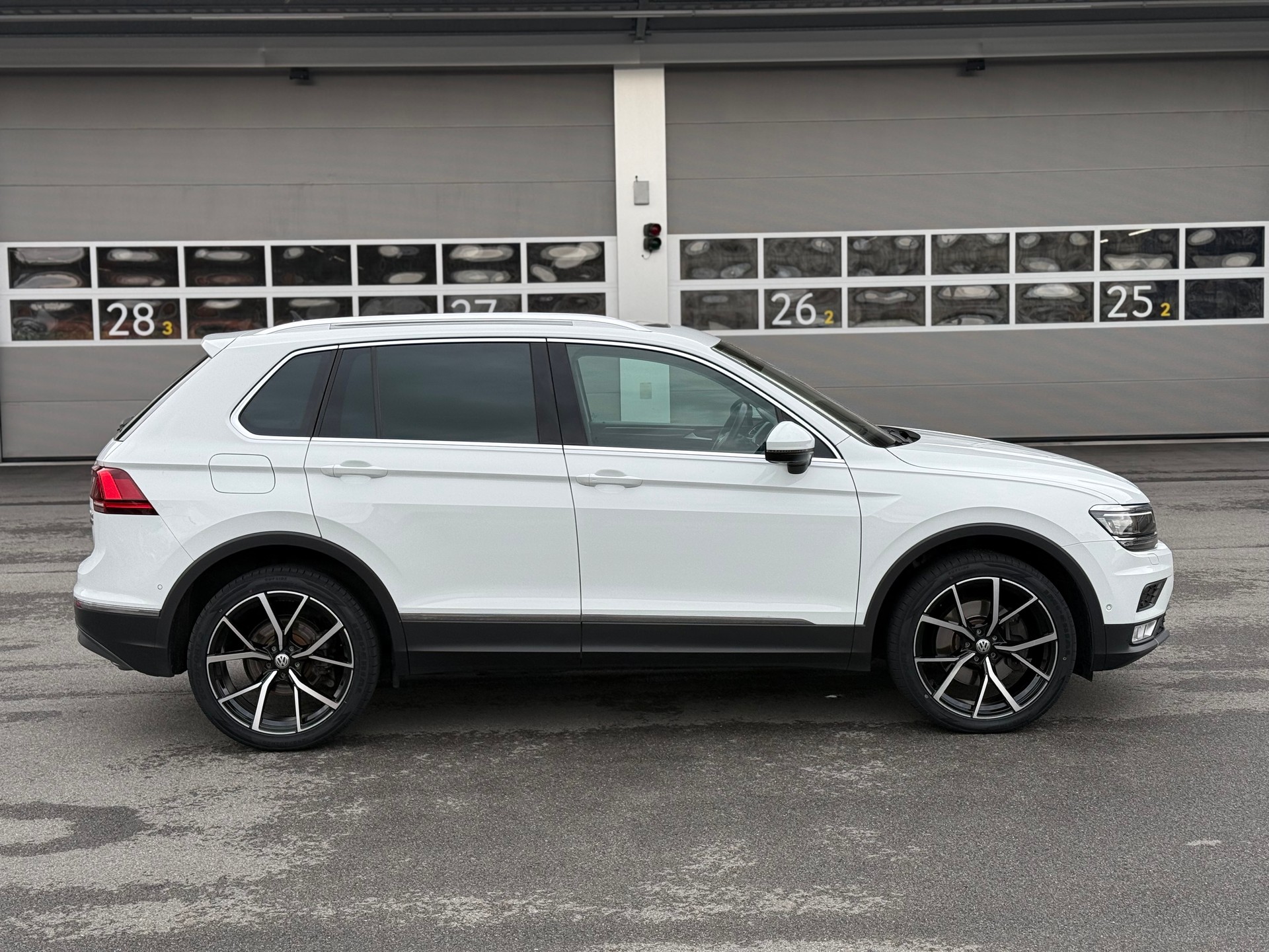 VW Tiguan 2.0 TDI SCR Highline 4Motion DSG-showroom-element-2