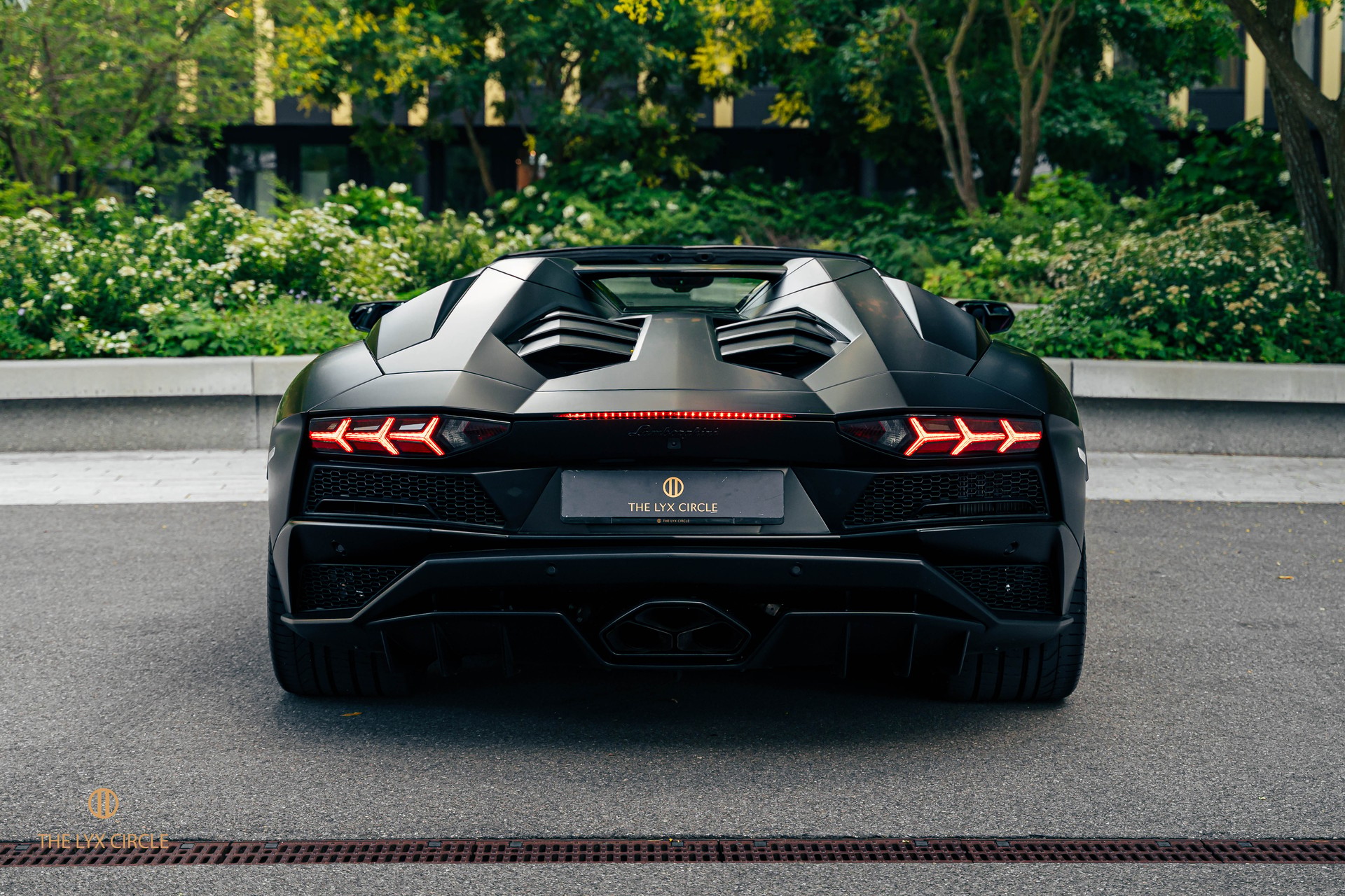 LAMBORGHINI Aventador S LP740-4 Roadster E-Gear-image-8