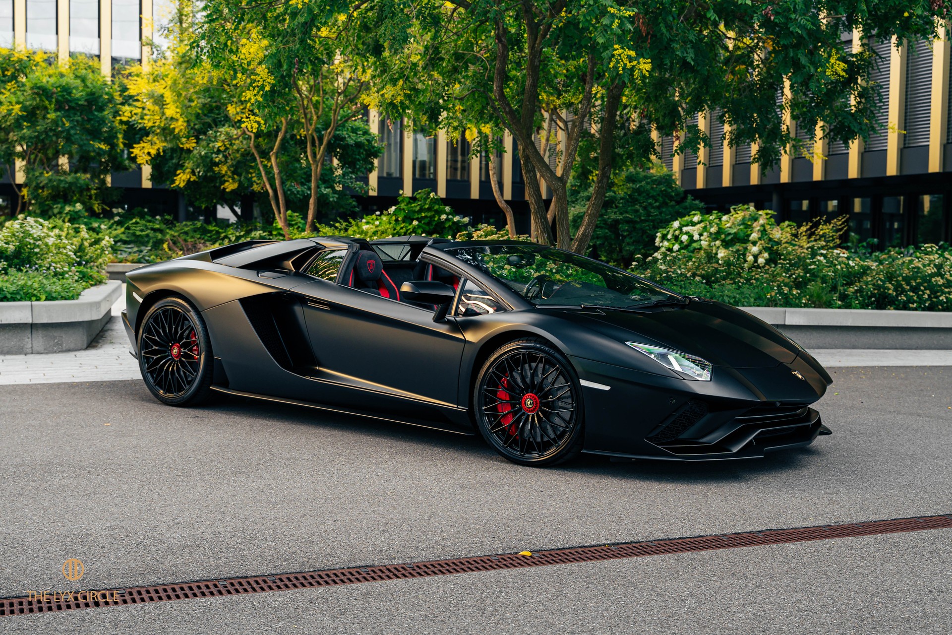 LAMBORGHINI Aventador S LP740-4 Roadster E-Gear