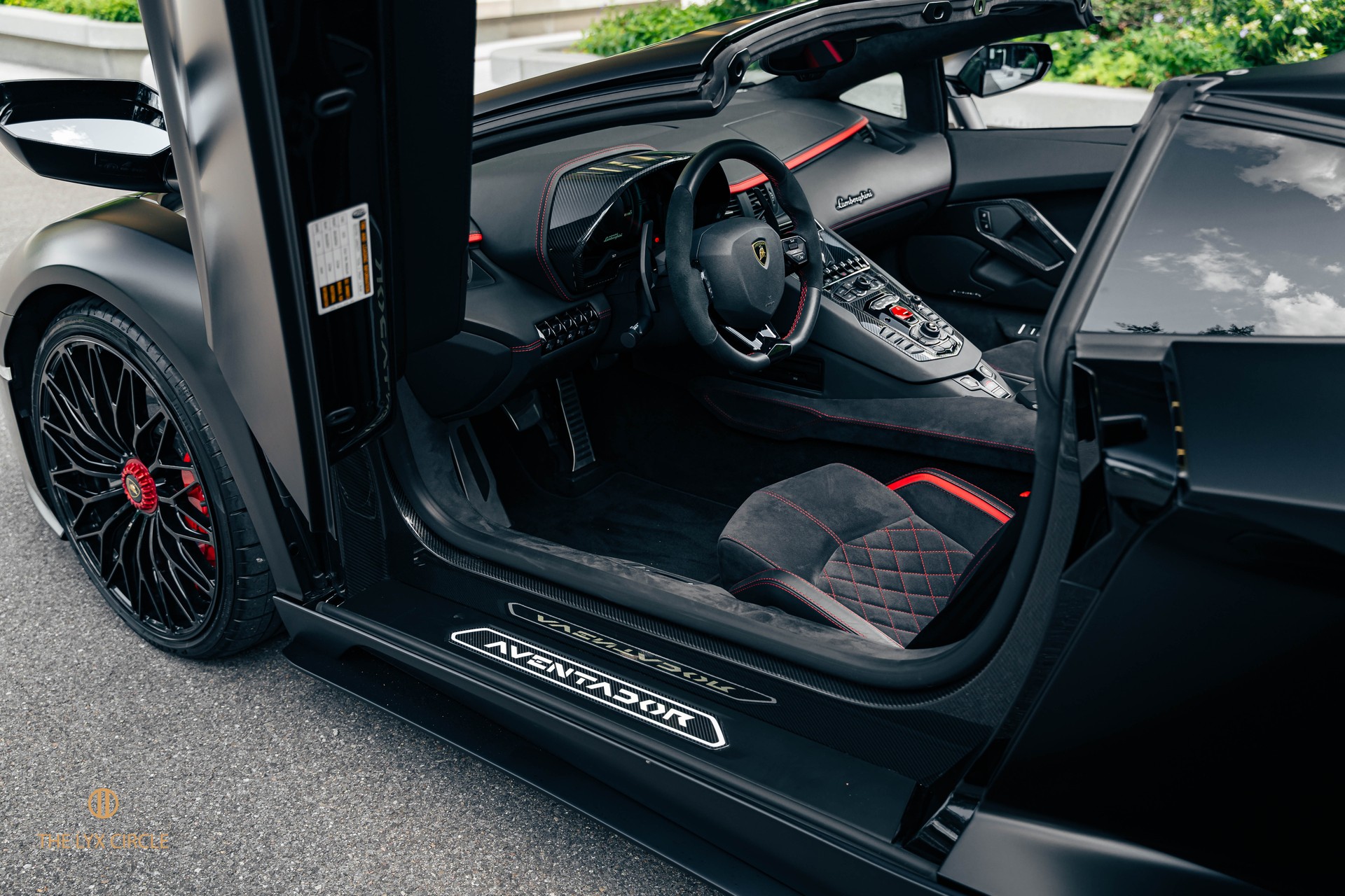 LAMBORGHINI Aventador S LP740-4 Roadster E-Gear-image-10