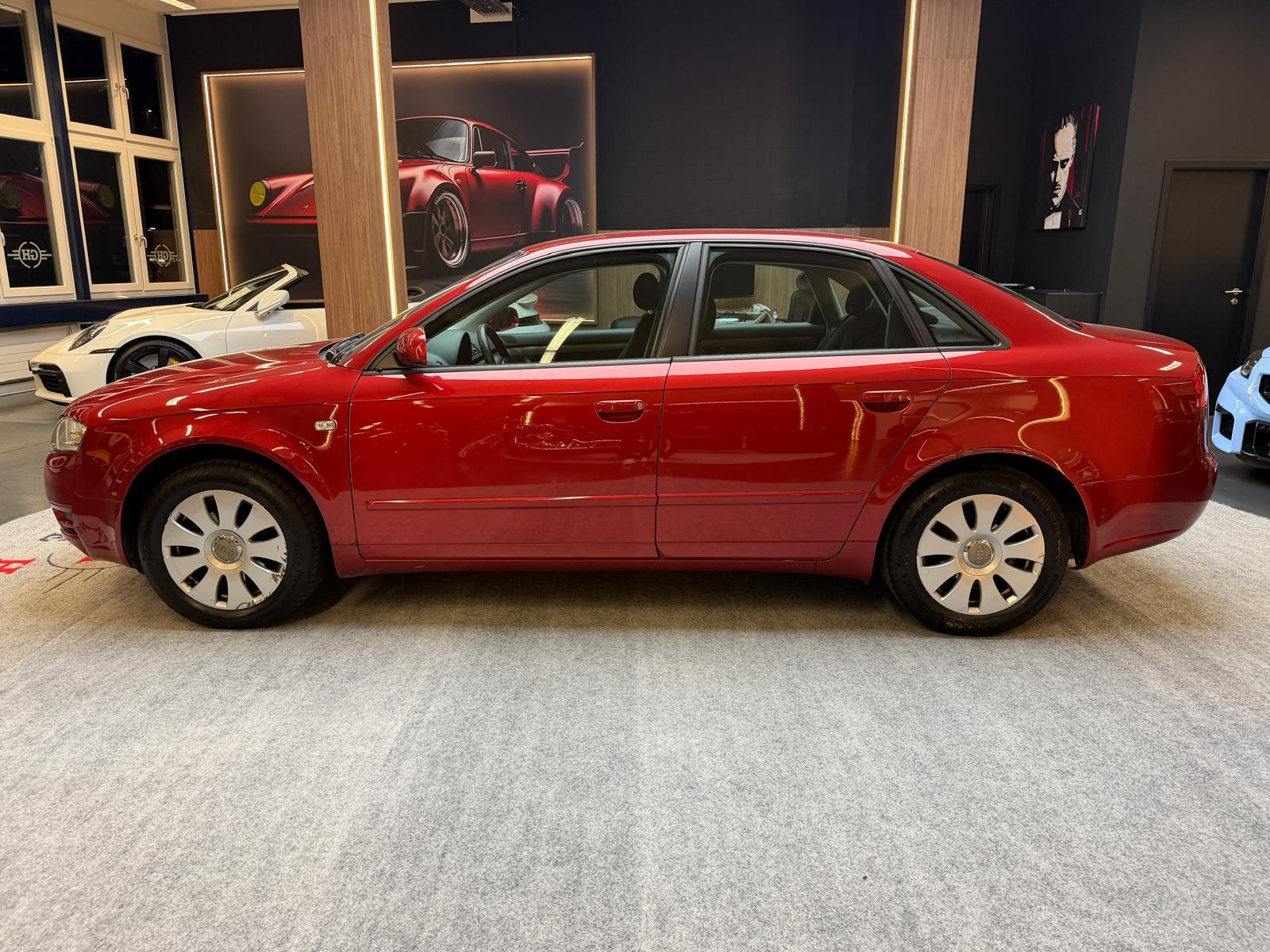AUDI A4 2.0-showroom-element-3