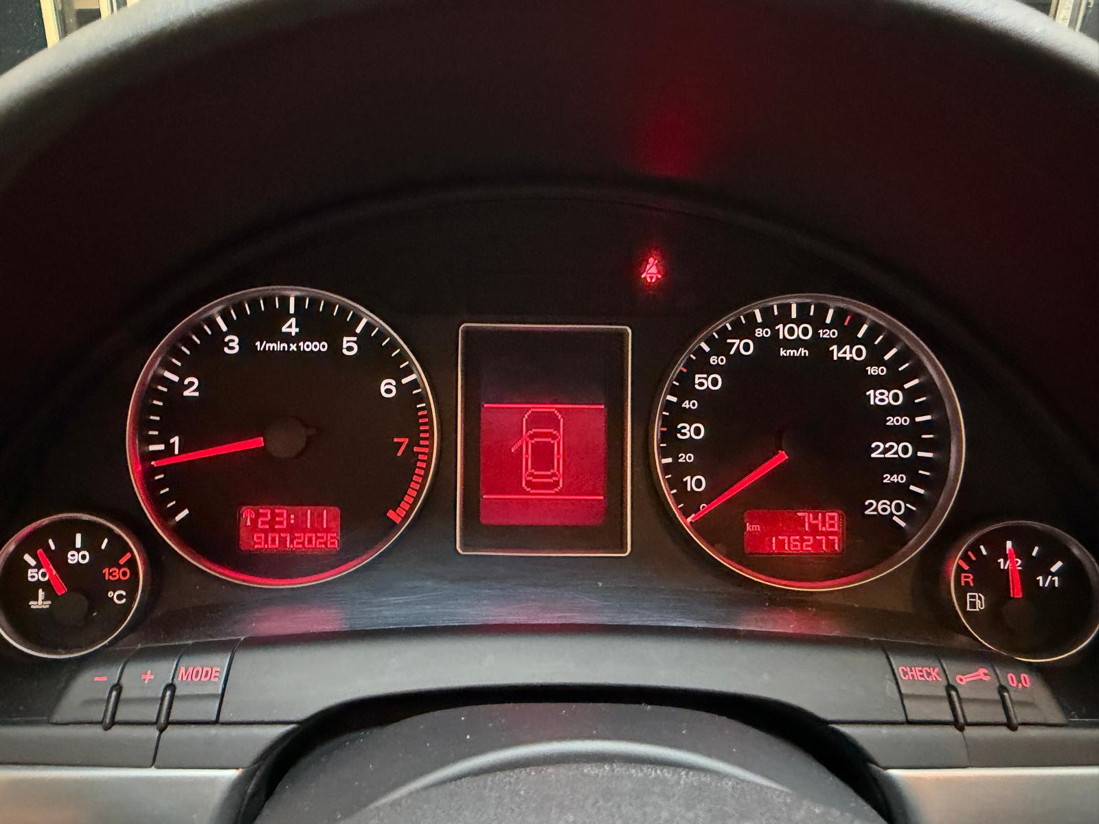 AUDI A4 2.0-image-17