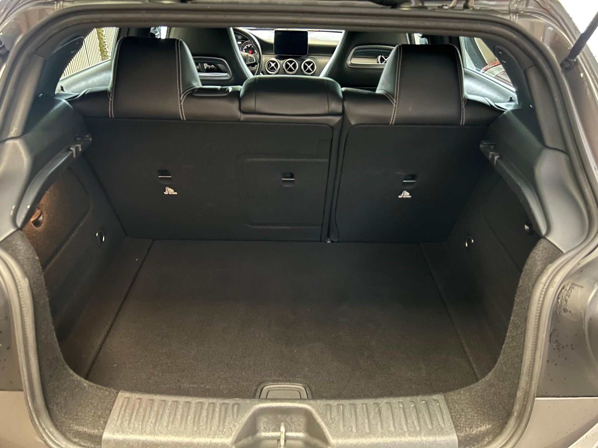 MERCEDES-BENZ A 180 Urban-image-17