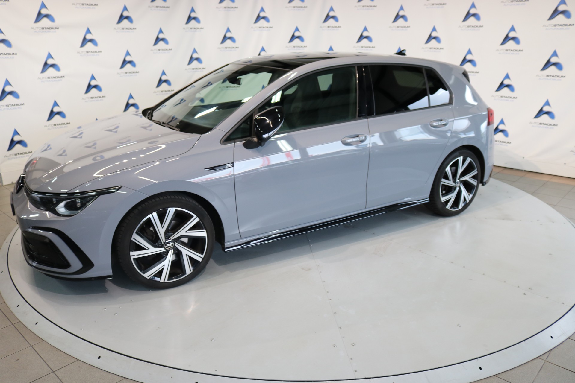VW Golf 1.5 eTSI mHEV ACT R-Line DSG-image-13