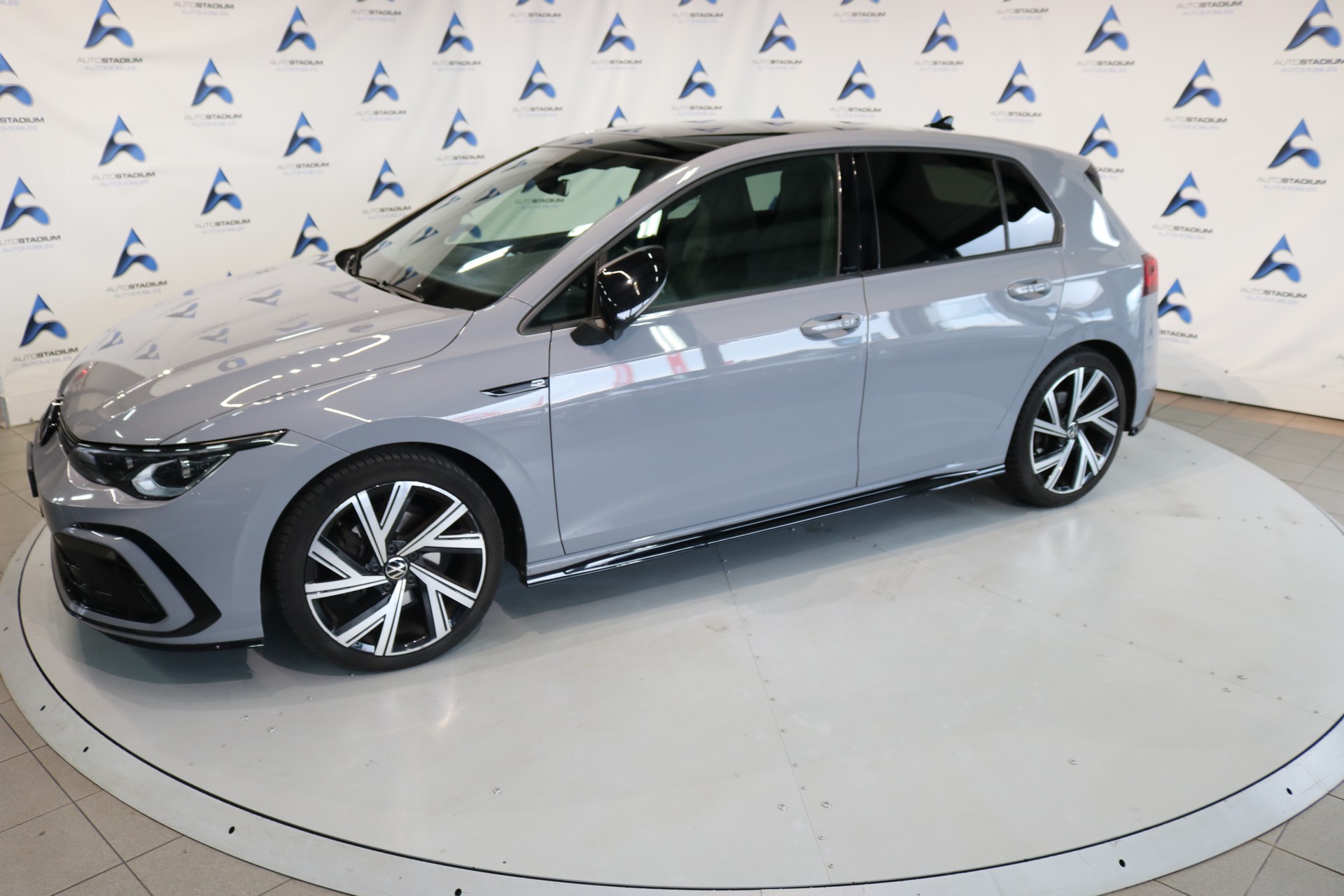 VW Golf 1.5 eTSI mHEV ACT R-Line DSG-image-12