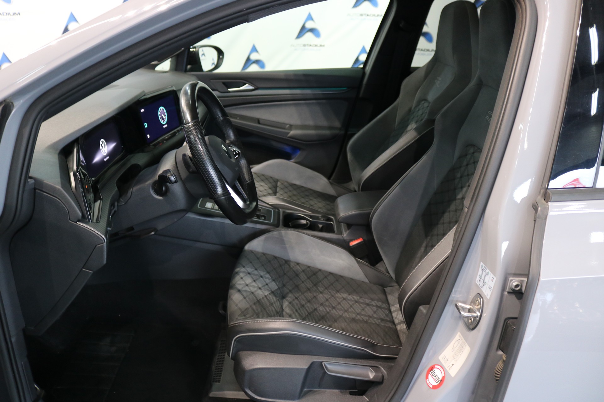 VW Golf 1.5 eTSI mHEV ACT R-Line DSG-showroom-element-3