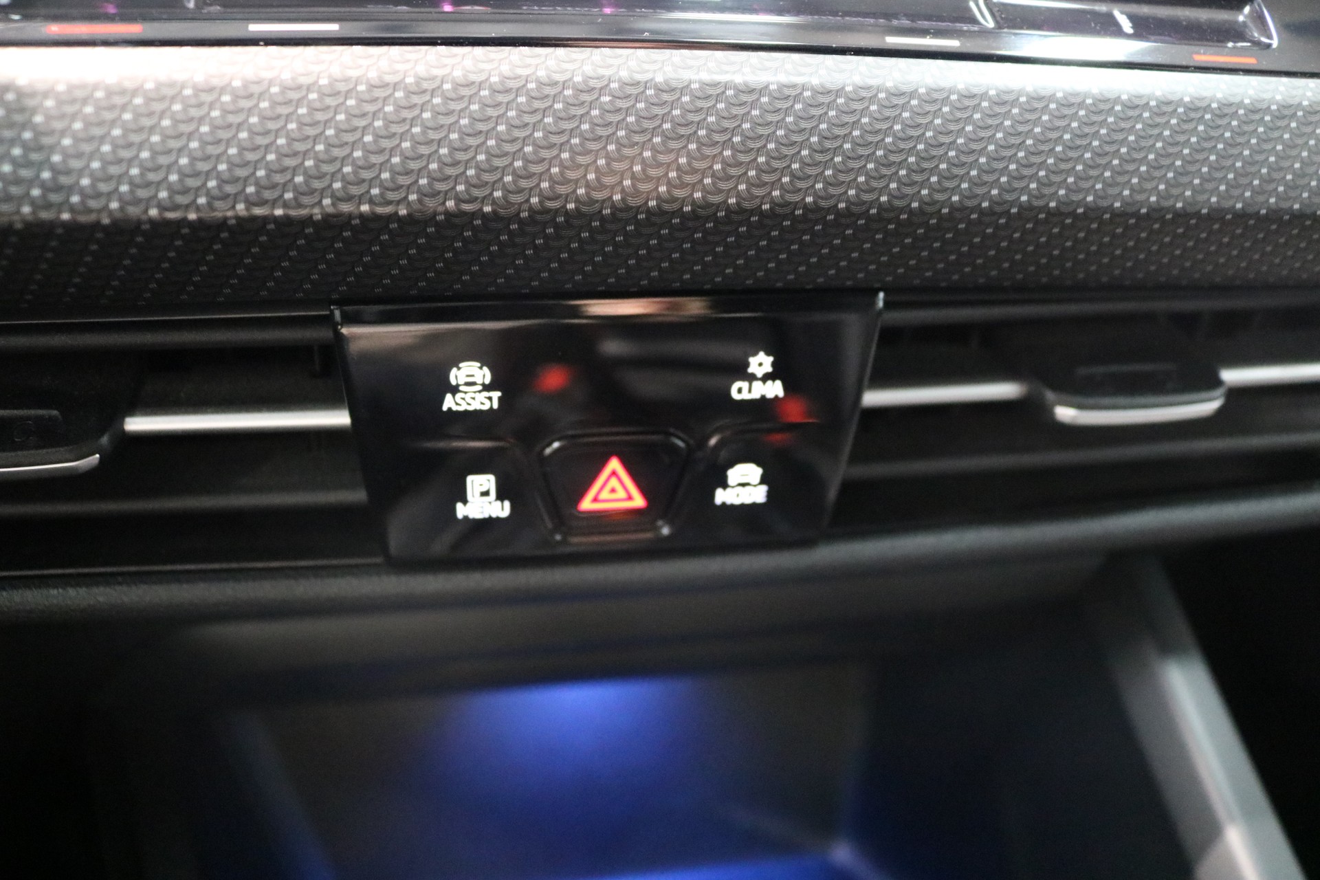 VW Golf 1.5 eTSI mHEV ACT R-Line DSG-image-43