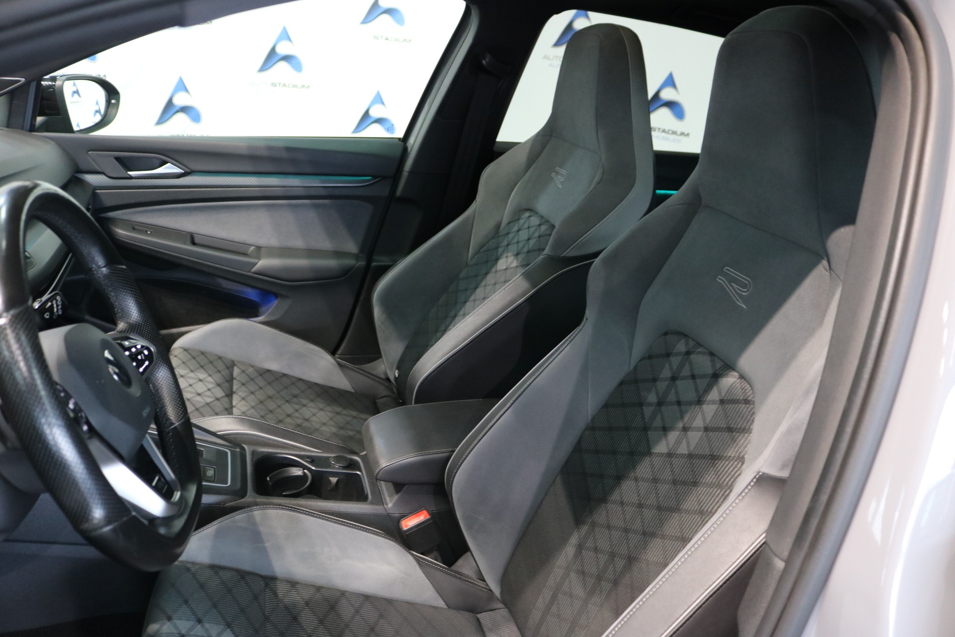 VW Golf 1.5 eTSI mHEV ACT R-Line DSG-image-4