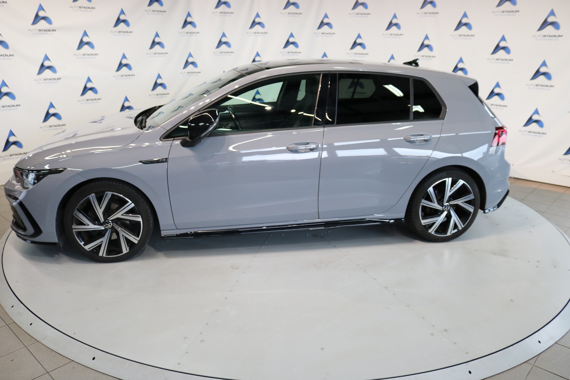 VW Golf 1.5 eTSI mHEV ACT R-Line DSG-image-14