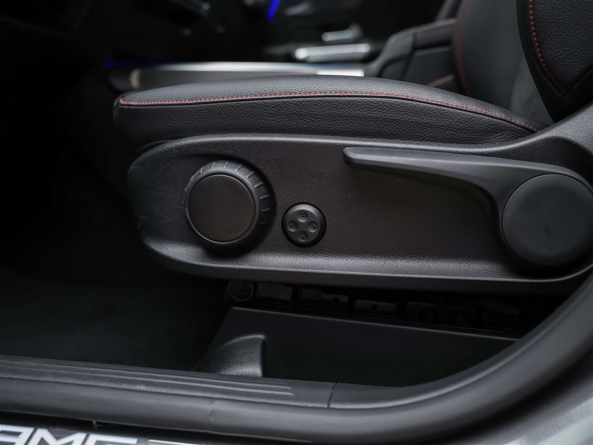 MERCEDES-BENZ GLB 35 AMG 4matic *Abstandsregler*Sitzheizung*Rückfahrkamera*-image-26