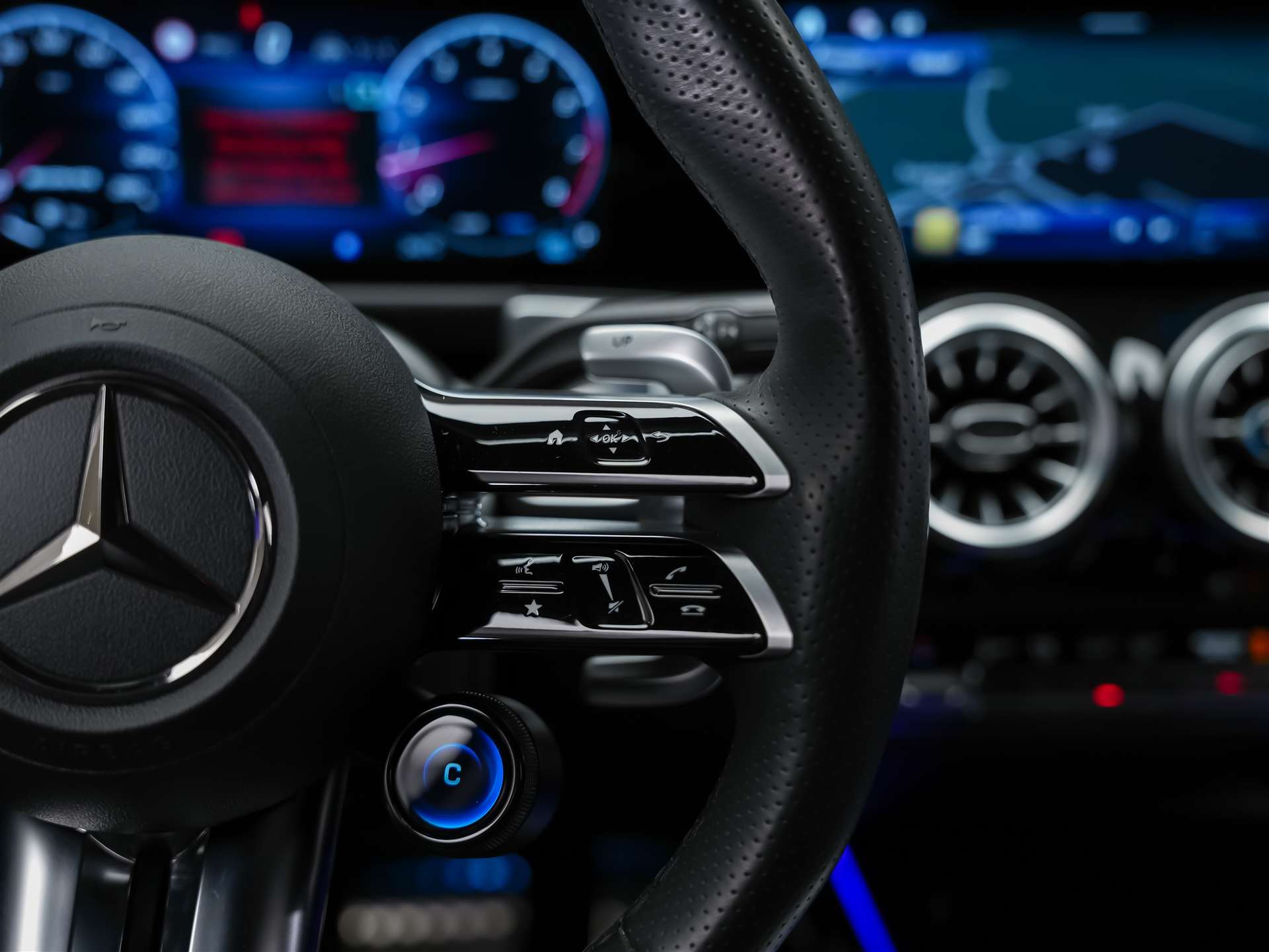 MERCEDES-BENZ GLB 35 AMG 4matic *Abstandsregler*Sitzheizung*Rückfahrkamera*-image-30