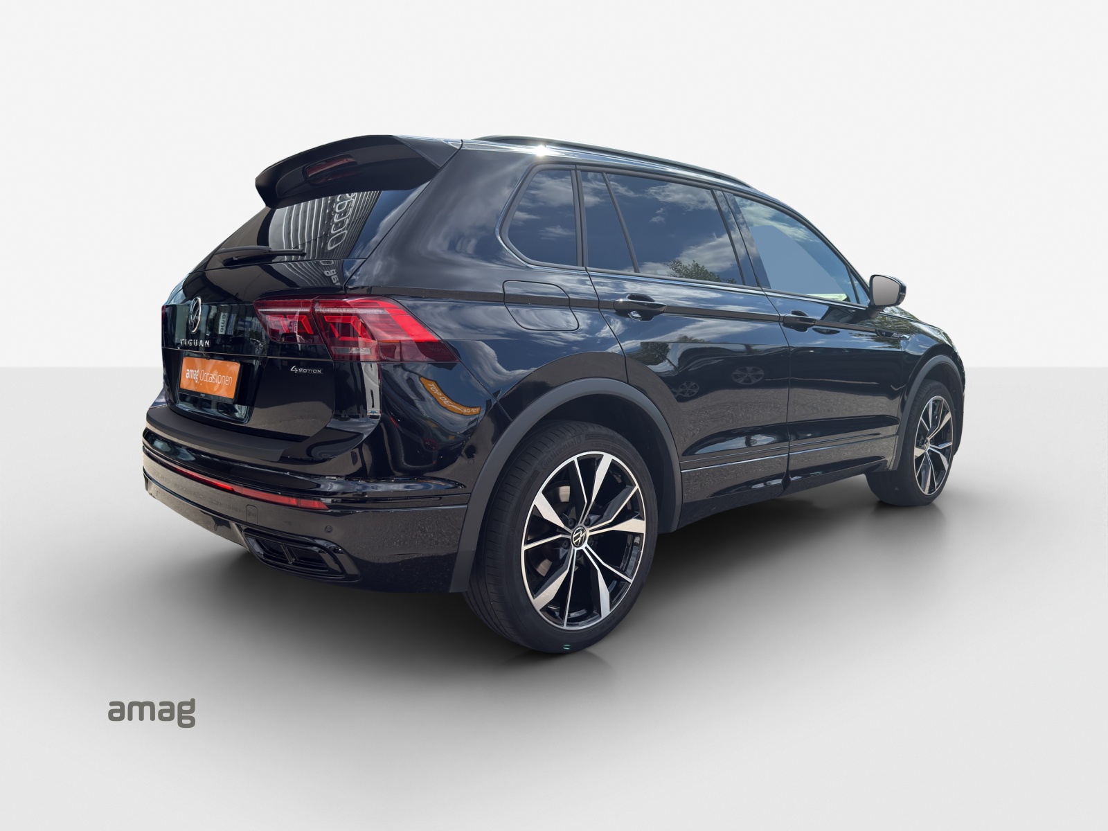 VW Tiguan 2.0TSI R-Line 4Motion DSG-image-4