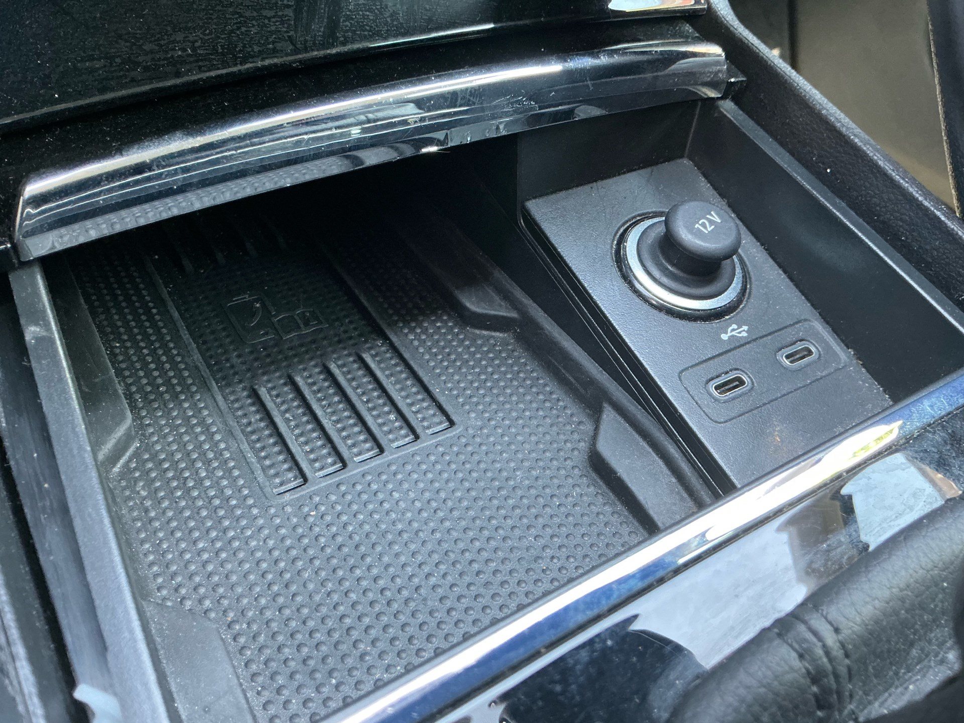 SKODA Karoq Selection *** ACC & RÜCKFAHRKAMERA ***-image-19
