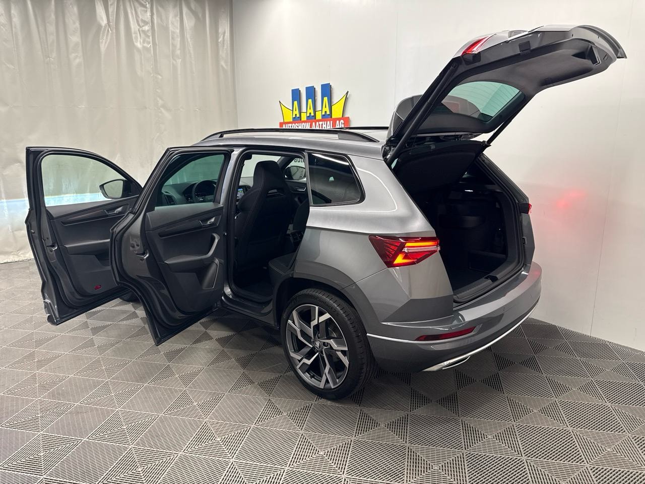 SKODA Karoq 2.0 TSI SportLine 4x4 DSG-image-15