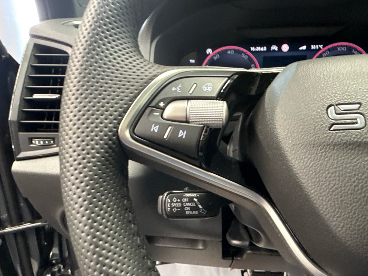 SKODA Karoq 2.0 TSI SportLine 4x4 DSG-image-7