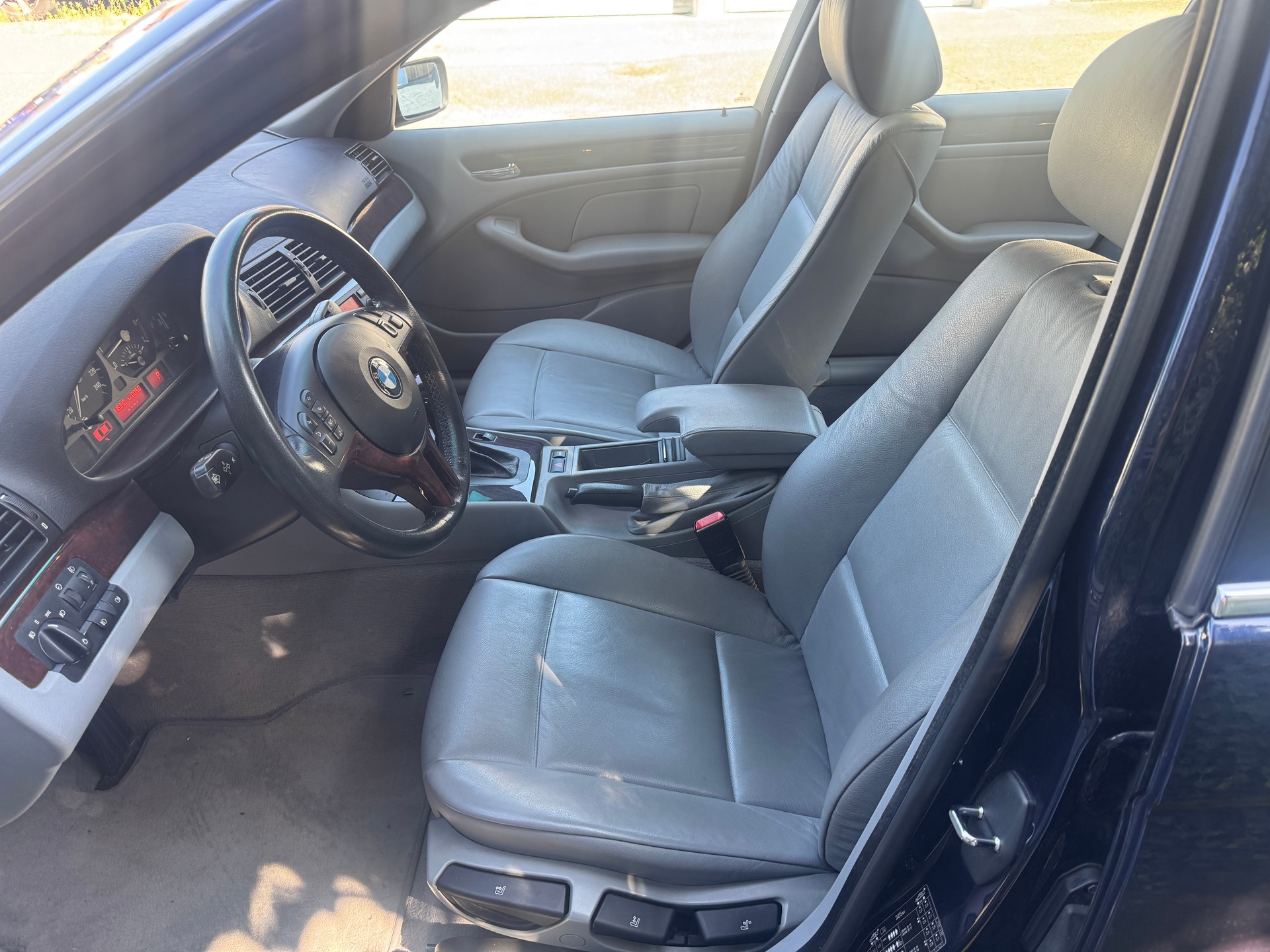 BMW 325xi Frisch MFK Und Service-image-2