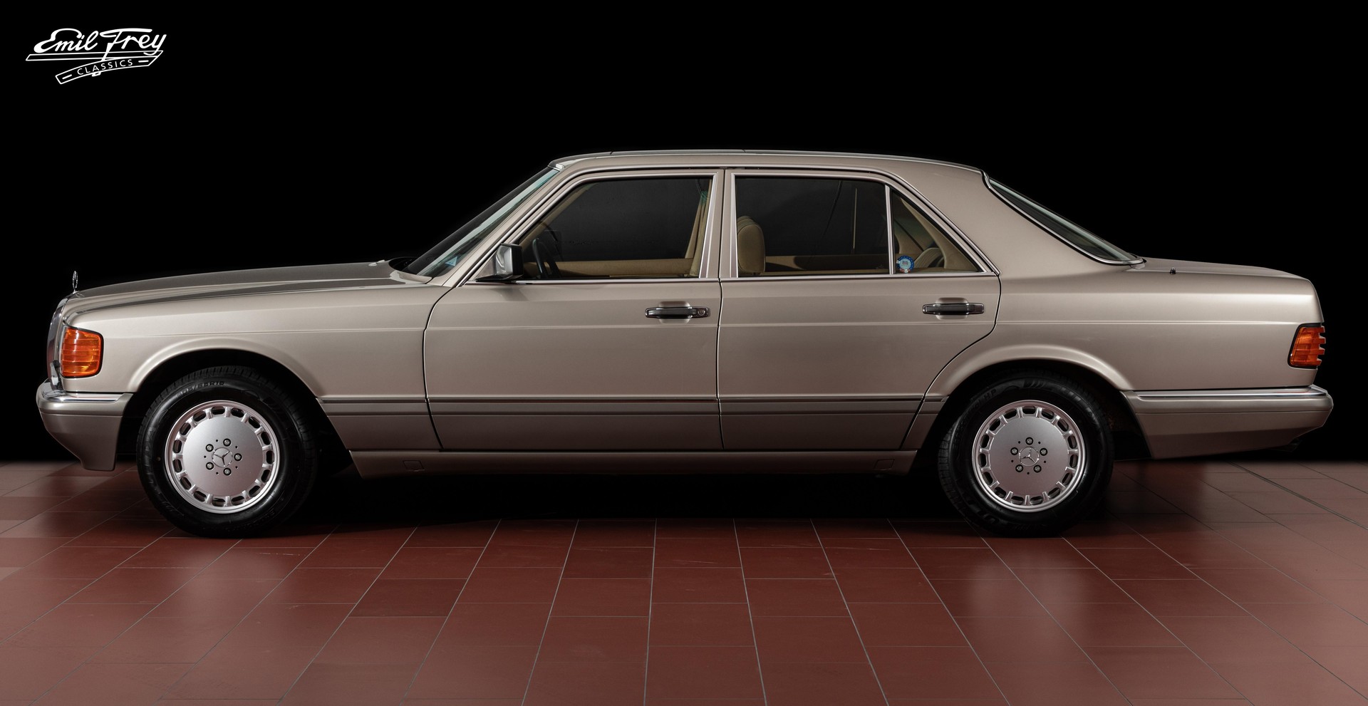 MERCEDES-BENZ SE W126-showroom-element-1