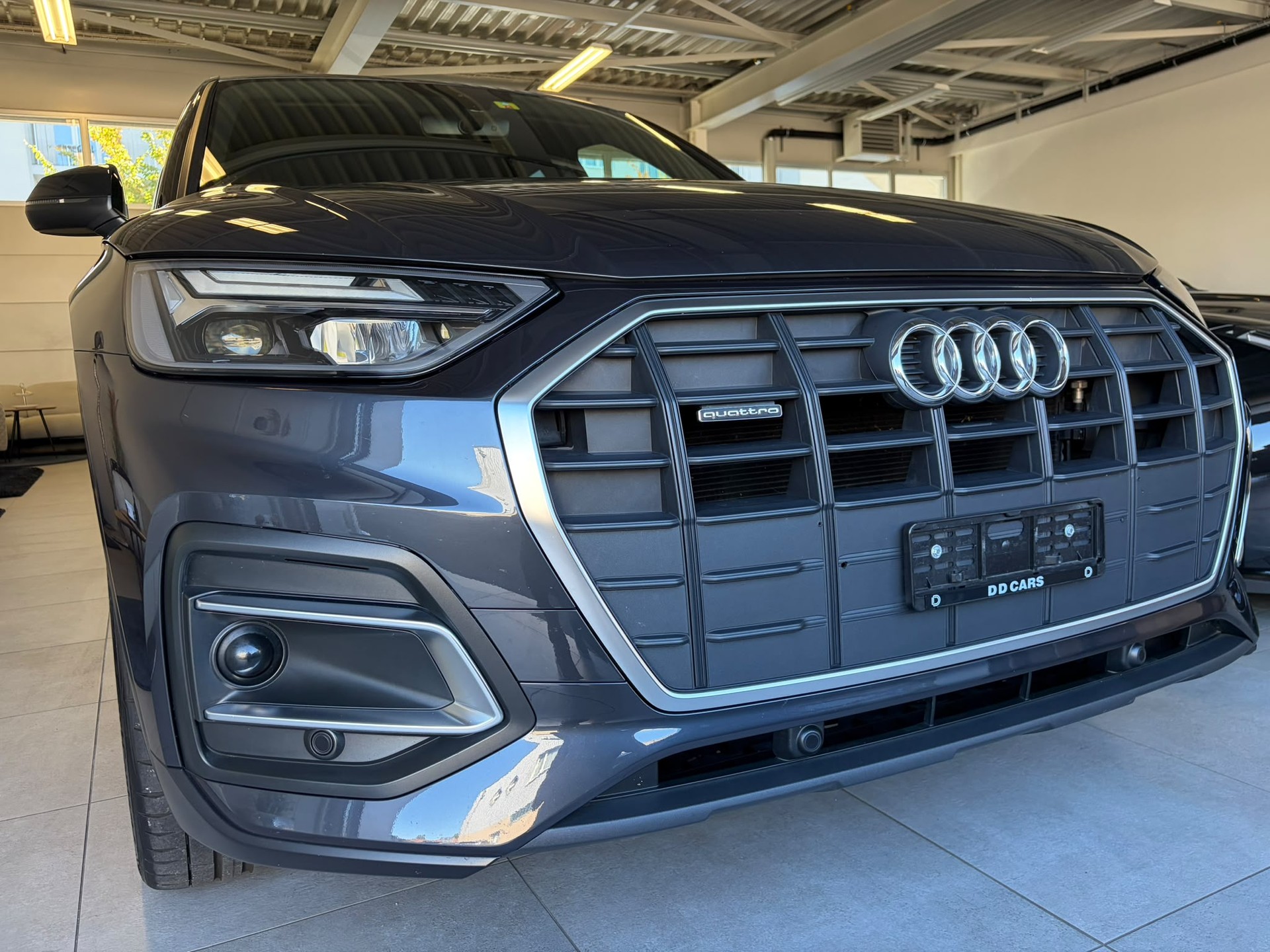 AUDI Q5 40 TDI S-line quattro S-tronic-image-3