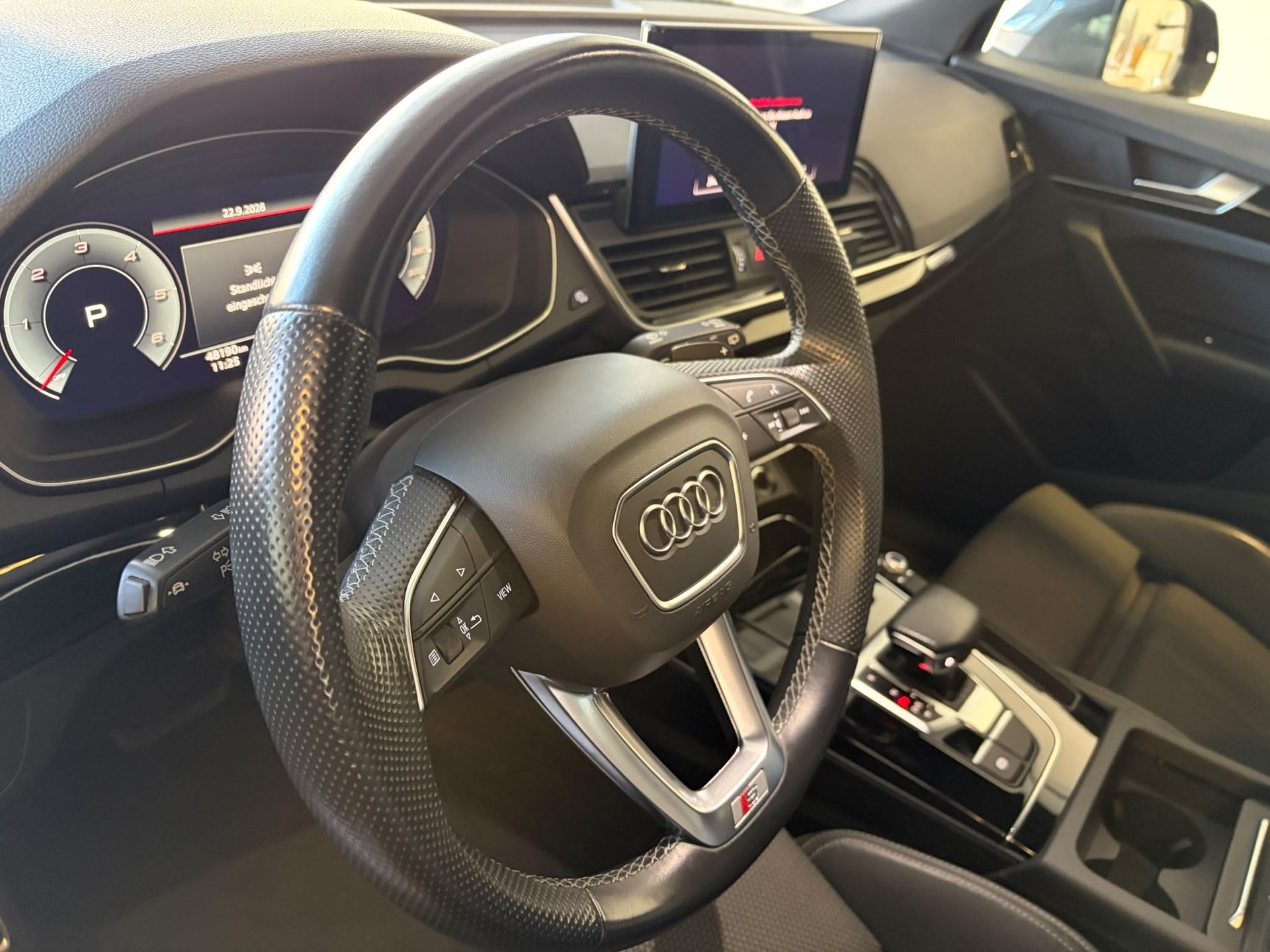 AUDI Q5 40 TDI S-line quattro S-tronic-image-11
