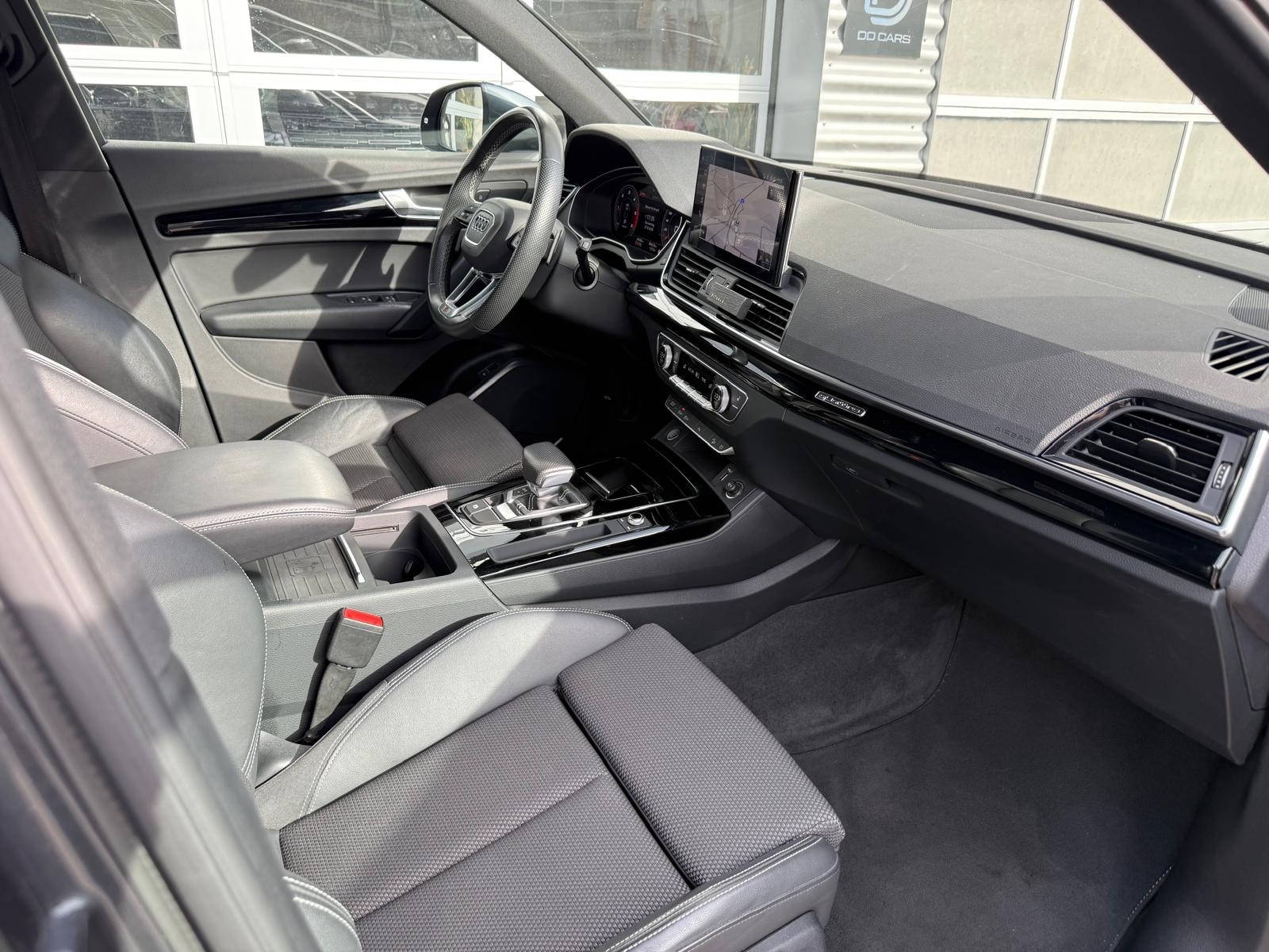 AUDI Q5 40 TDI S-line quattro S-tronic-image-10