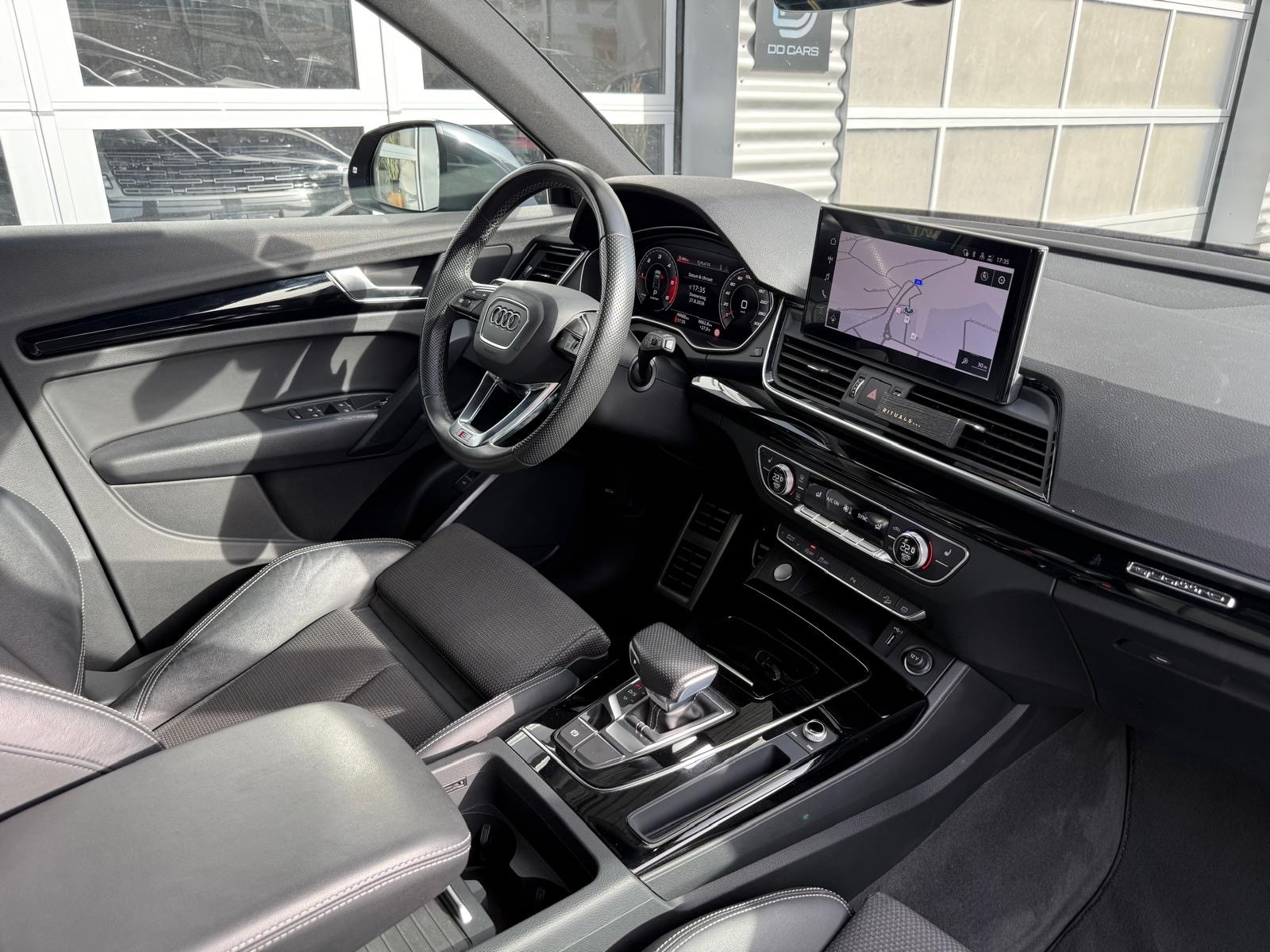 AUDI Q5 40 TDI S-line quattro S-tronic-image-8